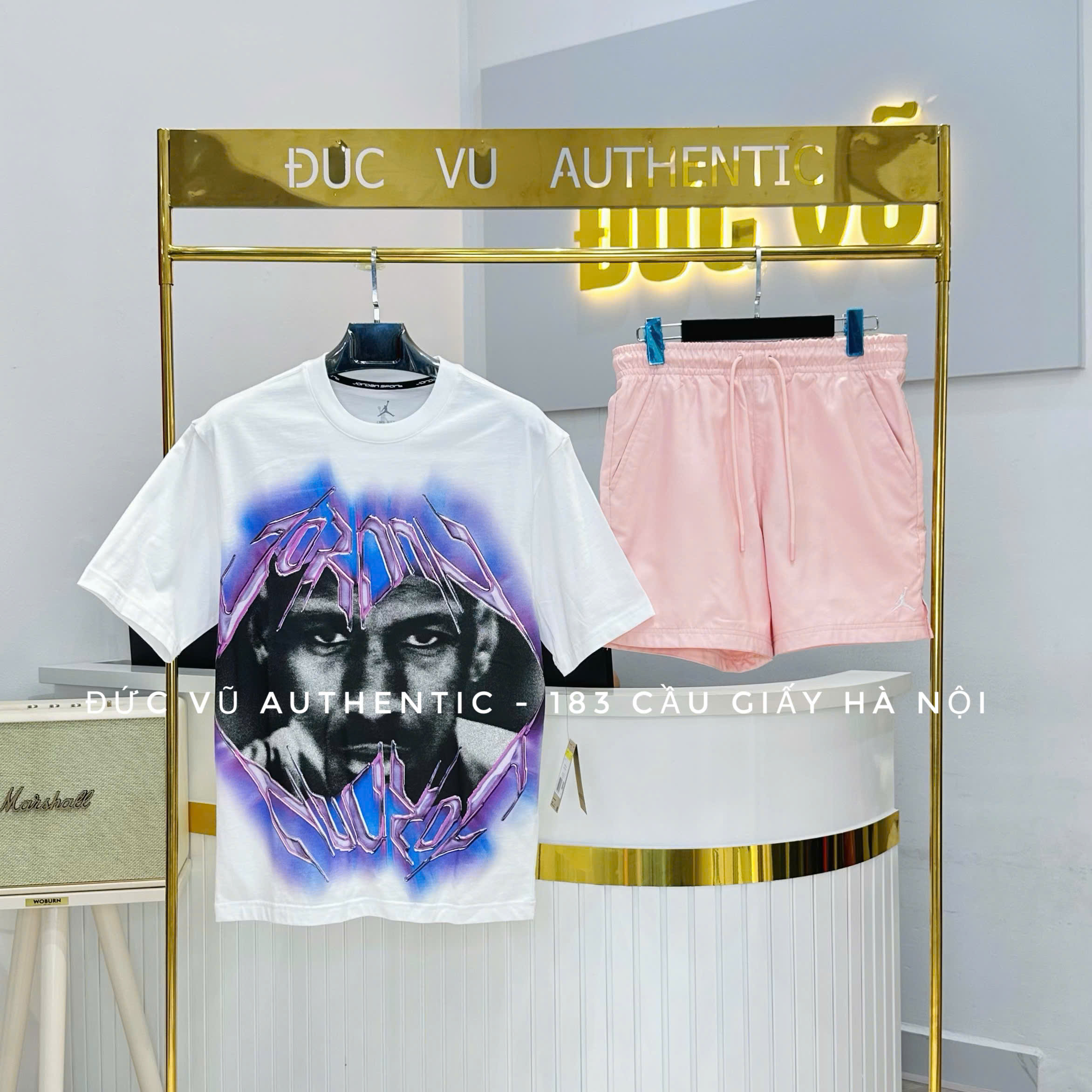 Jordan Graphic Face Art – Áo thun in chân dung & quần short hồng pastel