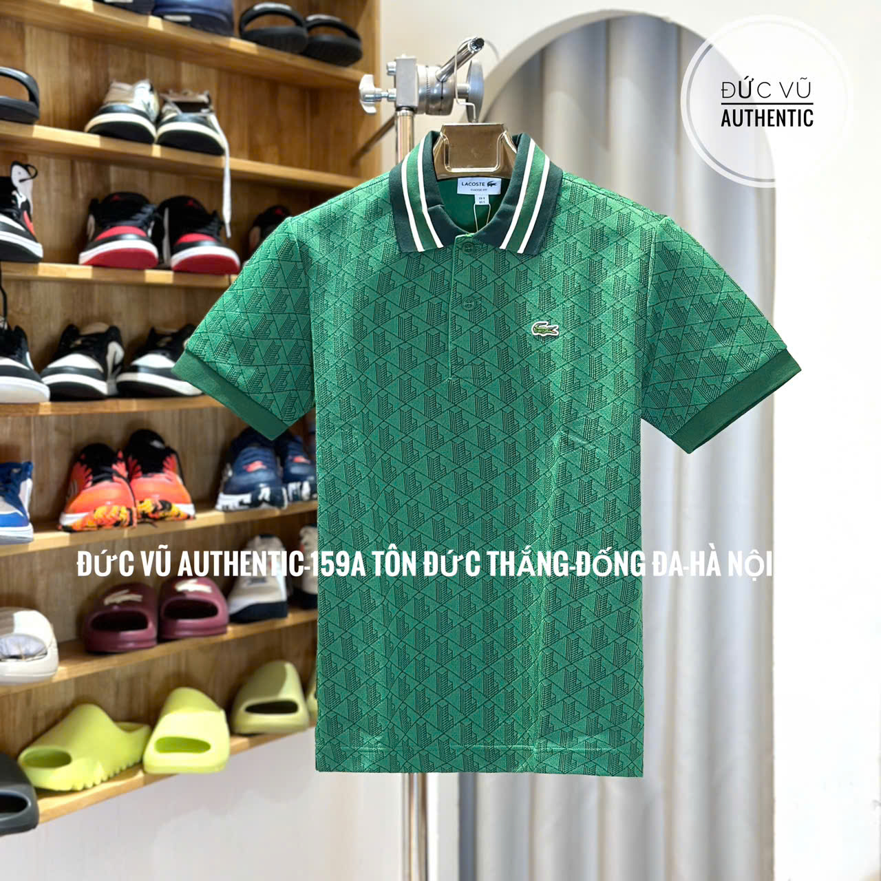 Áo polo nam Lacoste xanh lá hoạ tiết logo lặp