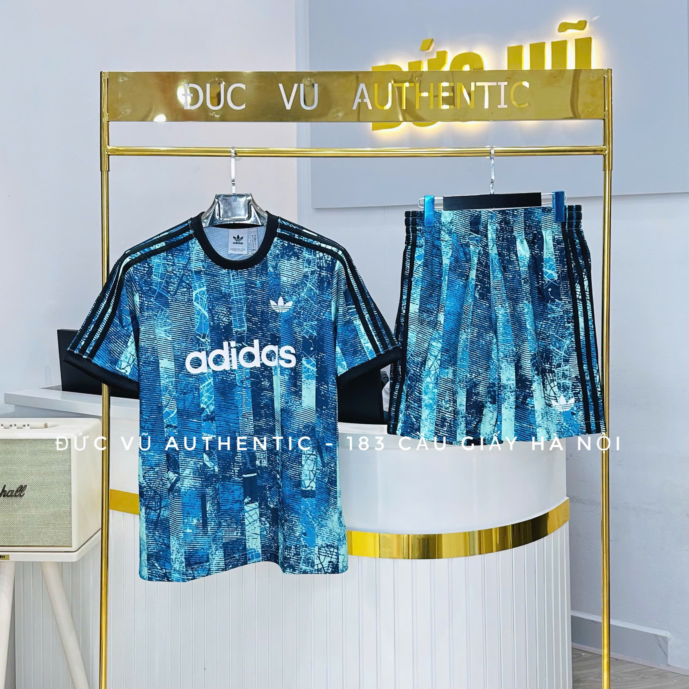 thể thao nam Adidas Originals họa tiết xanh biển rằn