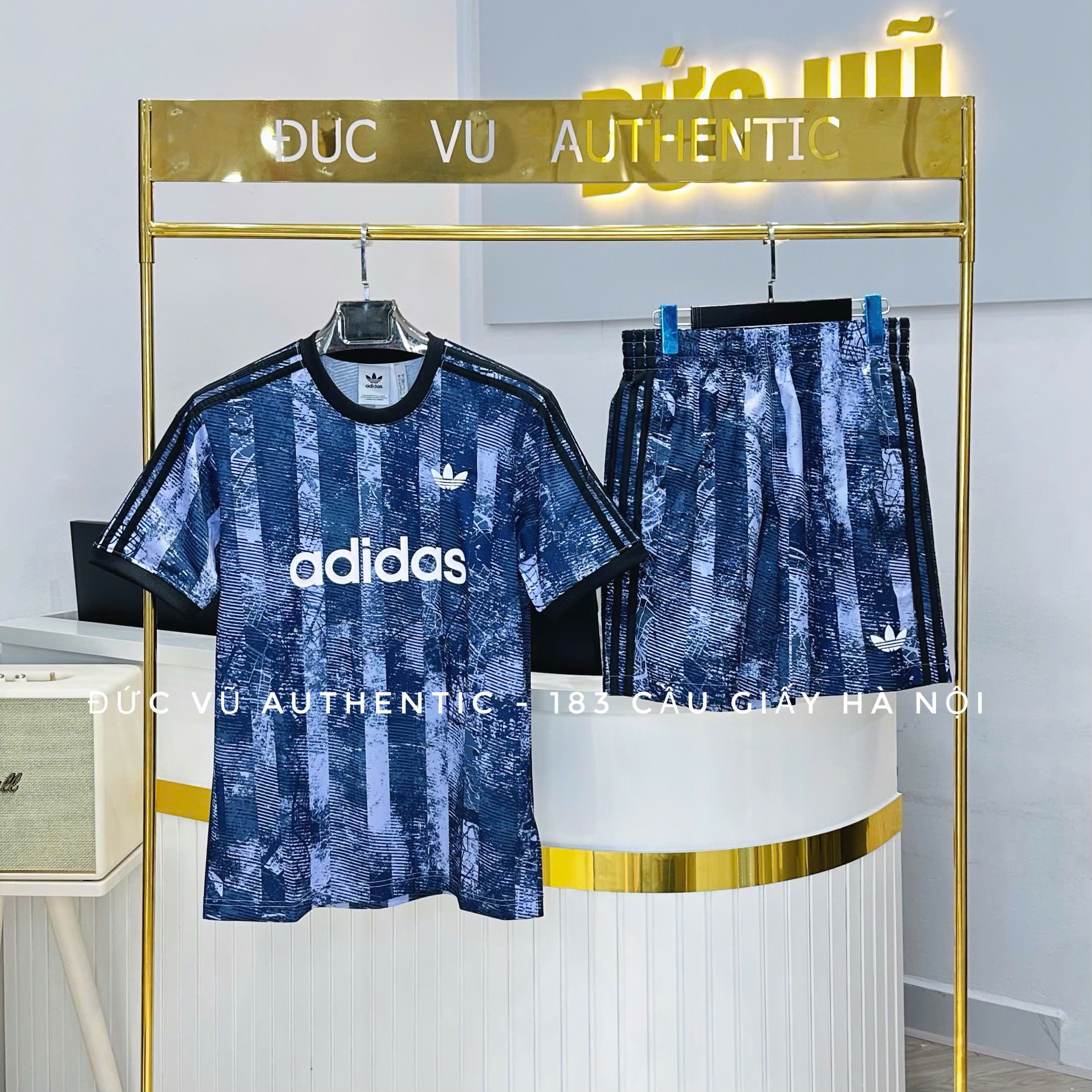Set thể thao nam Adidas Originals họa tiết xanh rằn độc đáo