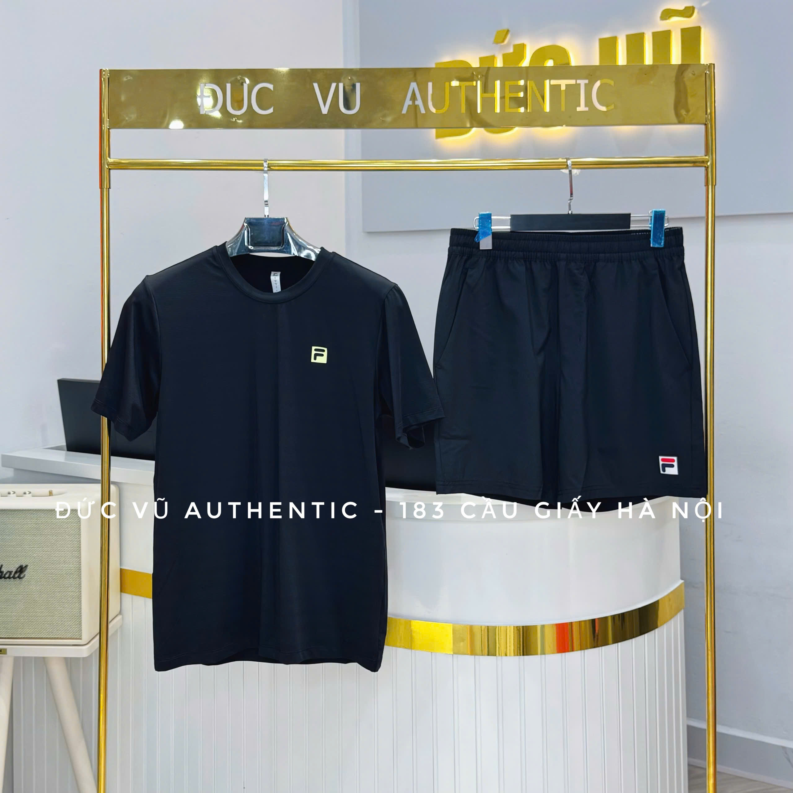 thể thao nam Fila đen tối giản logo nổi