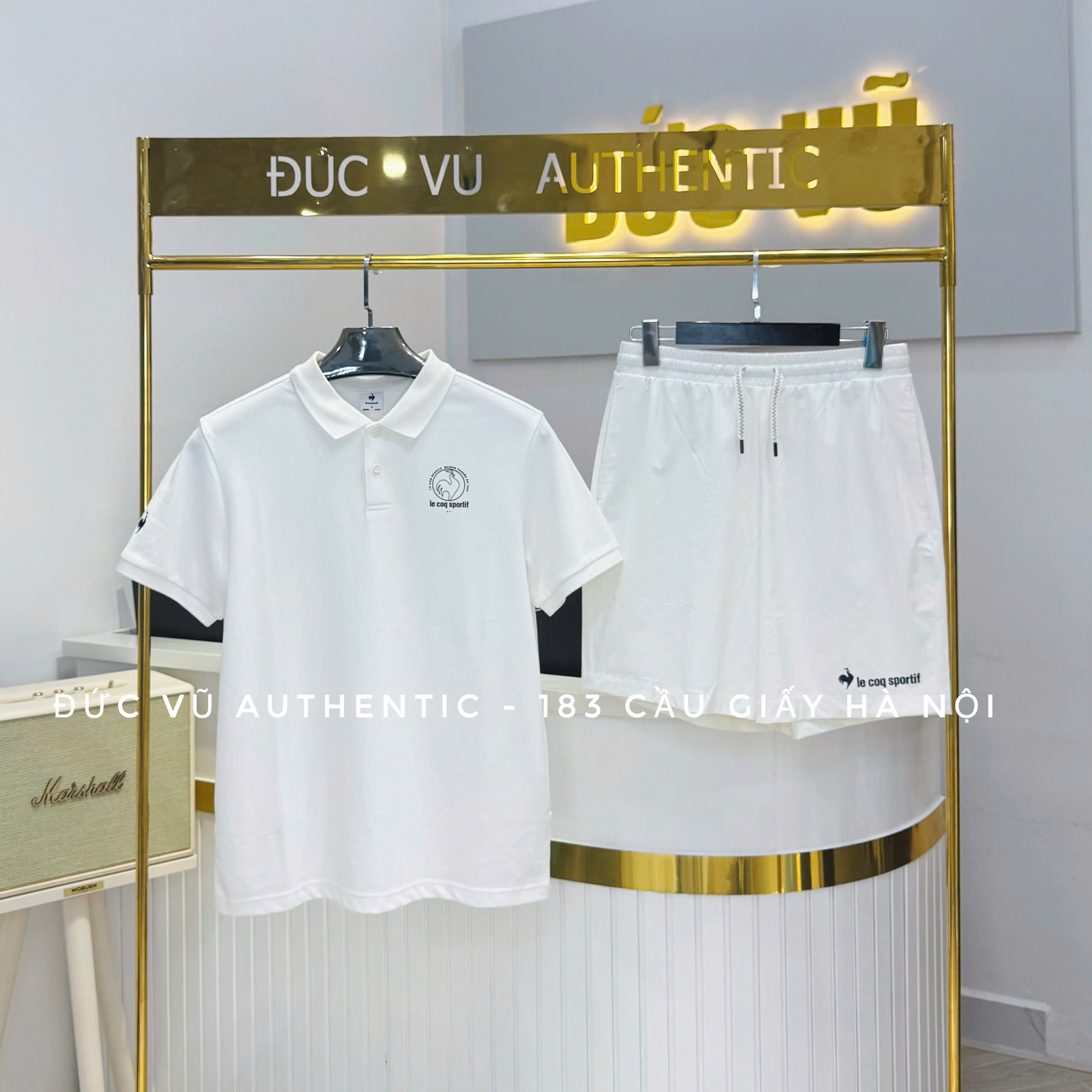 Set Le Coq Sportif trắng - Áo thun cổ tròn & quần short thể thao logo gà trống