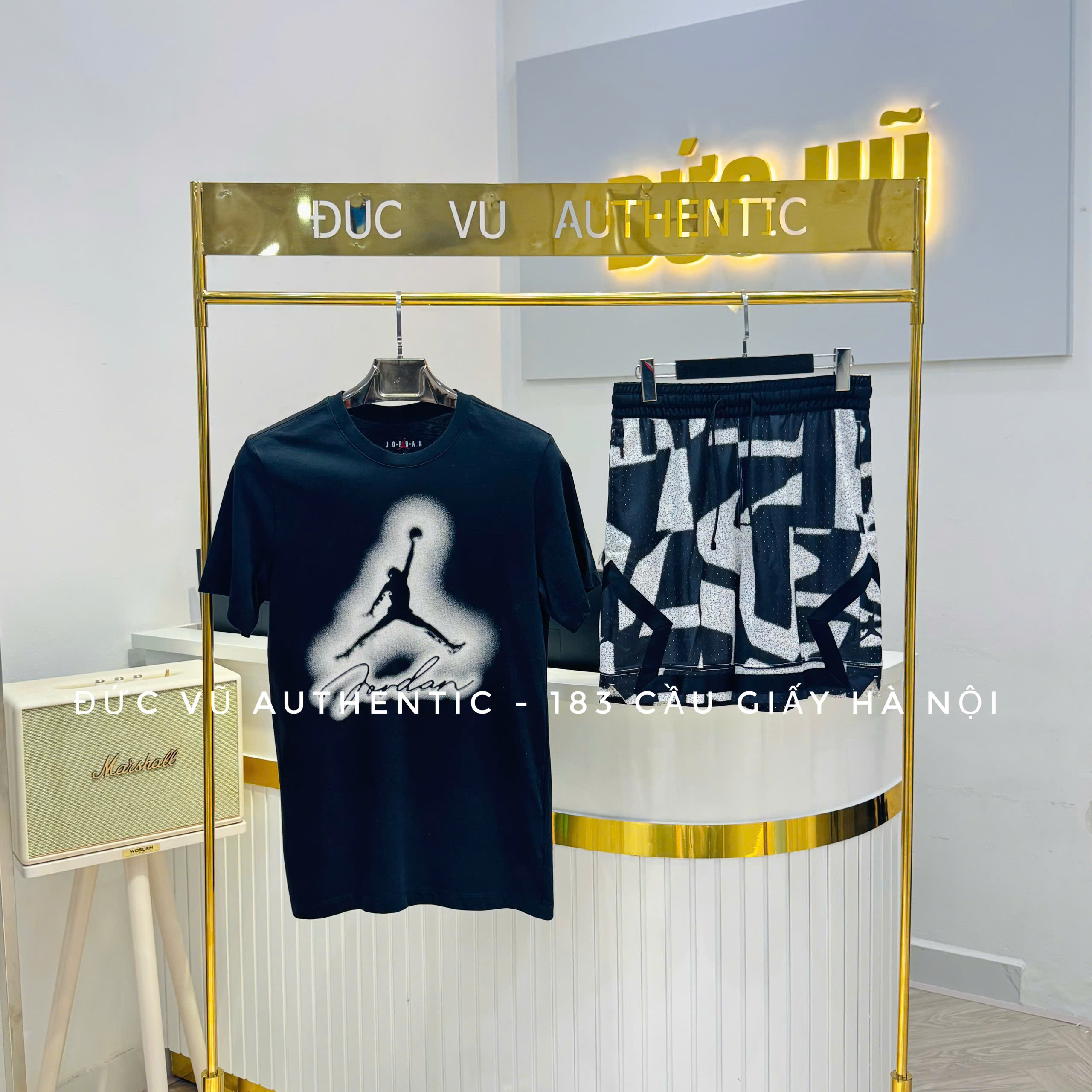 Jordan Black & White Graffiti – Áo Jumpman xịt sơn & quần short hoạ tiết đen trắng