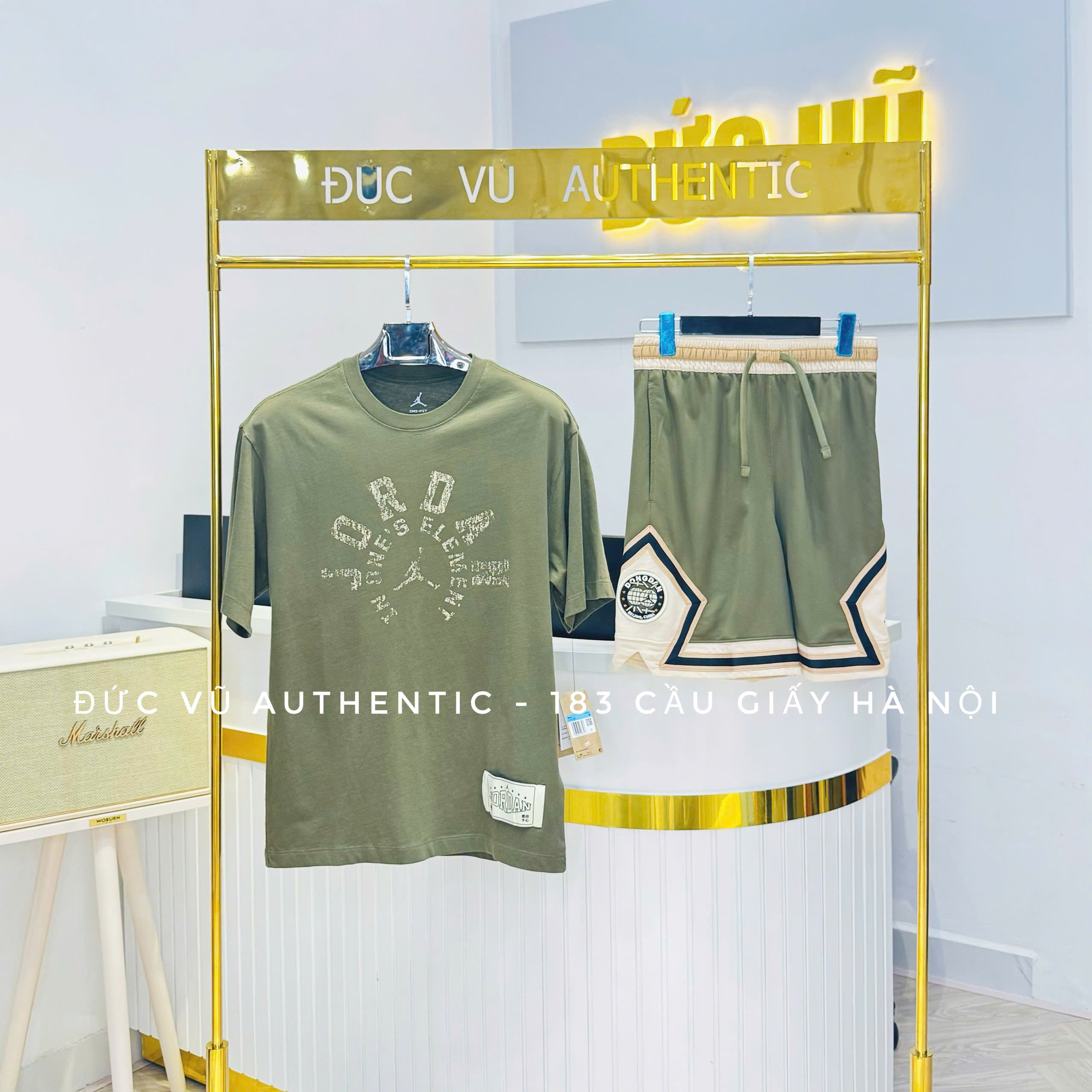 Bộ Jordan Military Green – Áo thun logo vòng cung & quần short thể thao phối kem