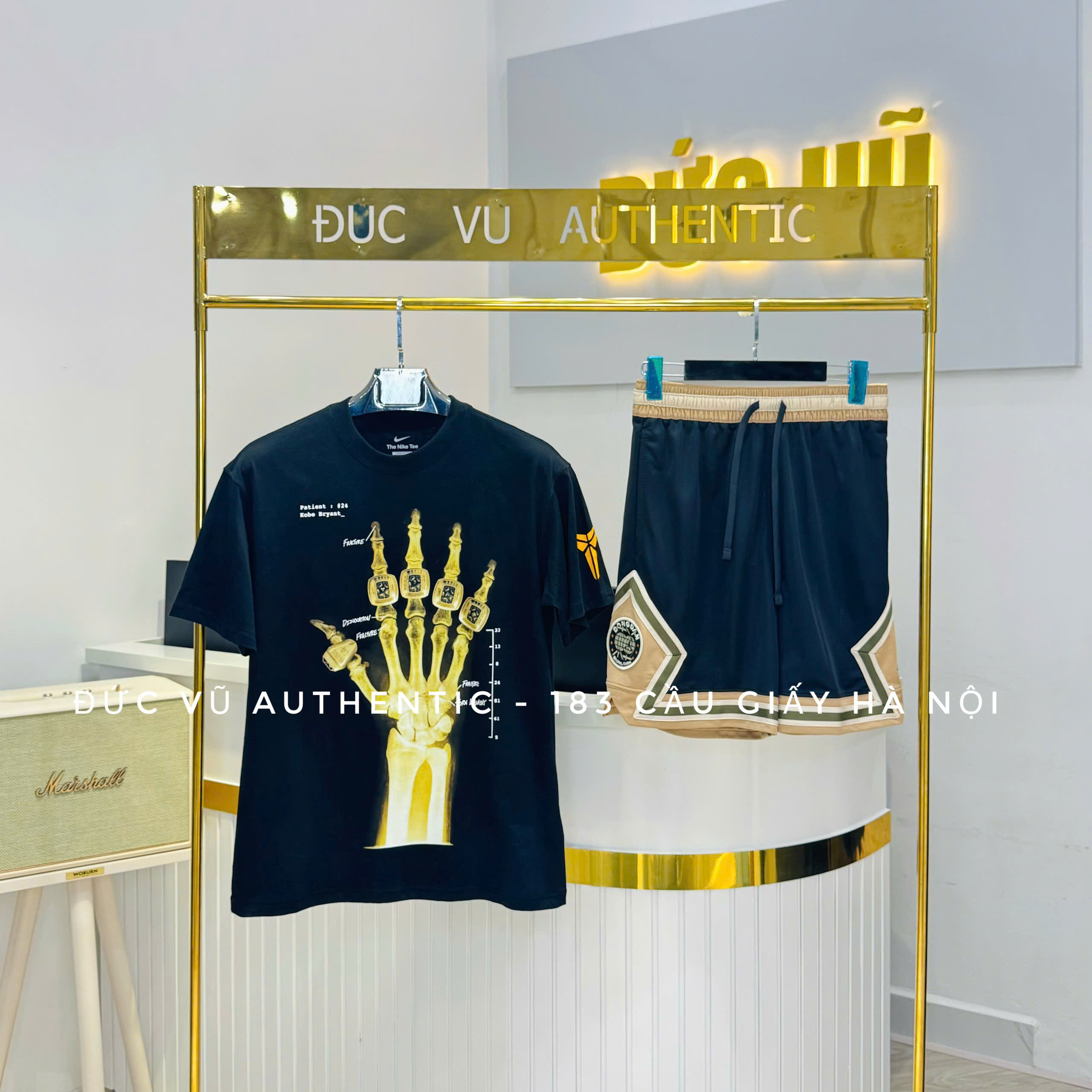 Bộ Kobe Gold Legacy – Áo thun X-ray bàn tay vàng & quần short phối viền vàng kem