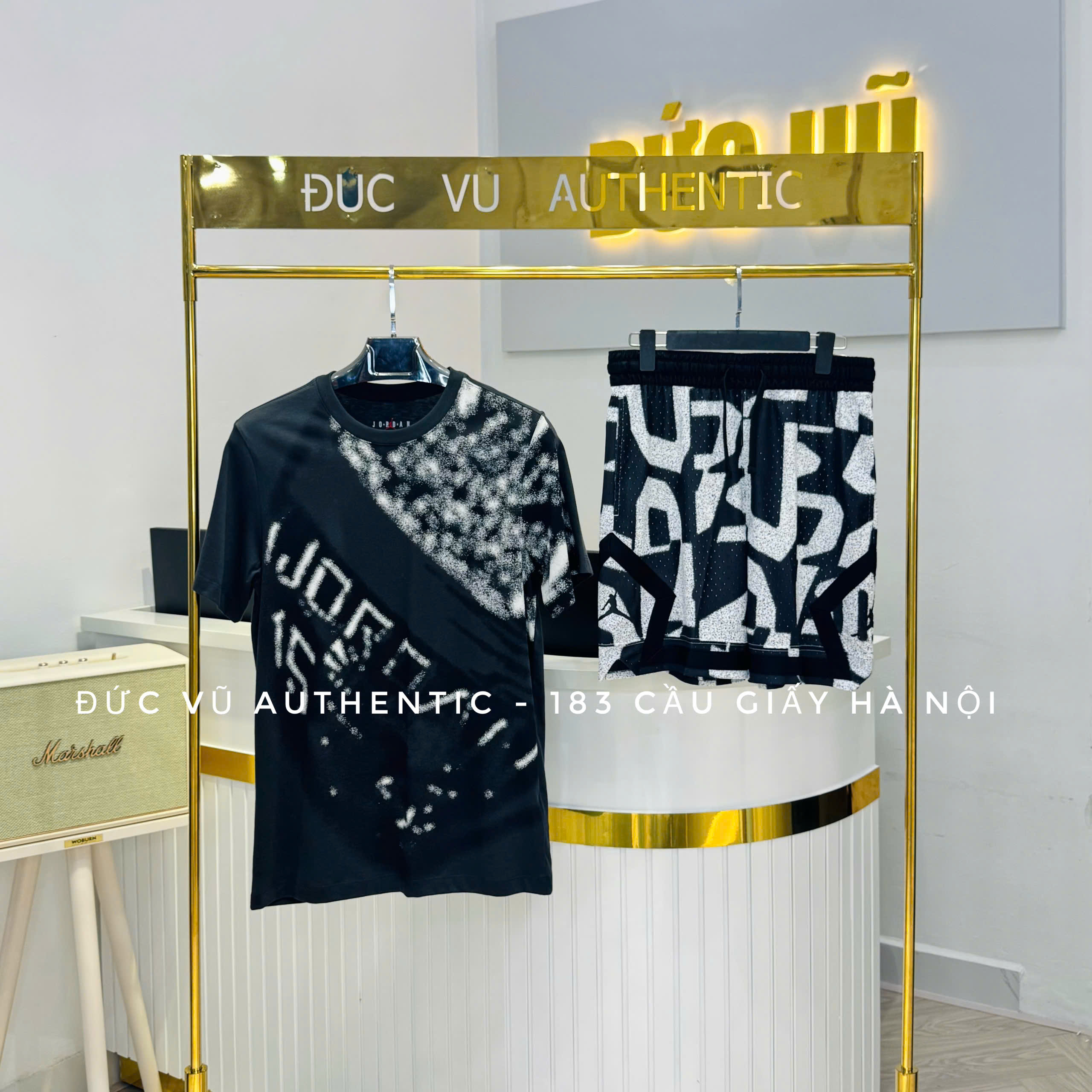 Bộ Jordan Pixel Spray Black – Áo thun họa tiết phun sơn & quần short mesh graffiti trắng đen