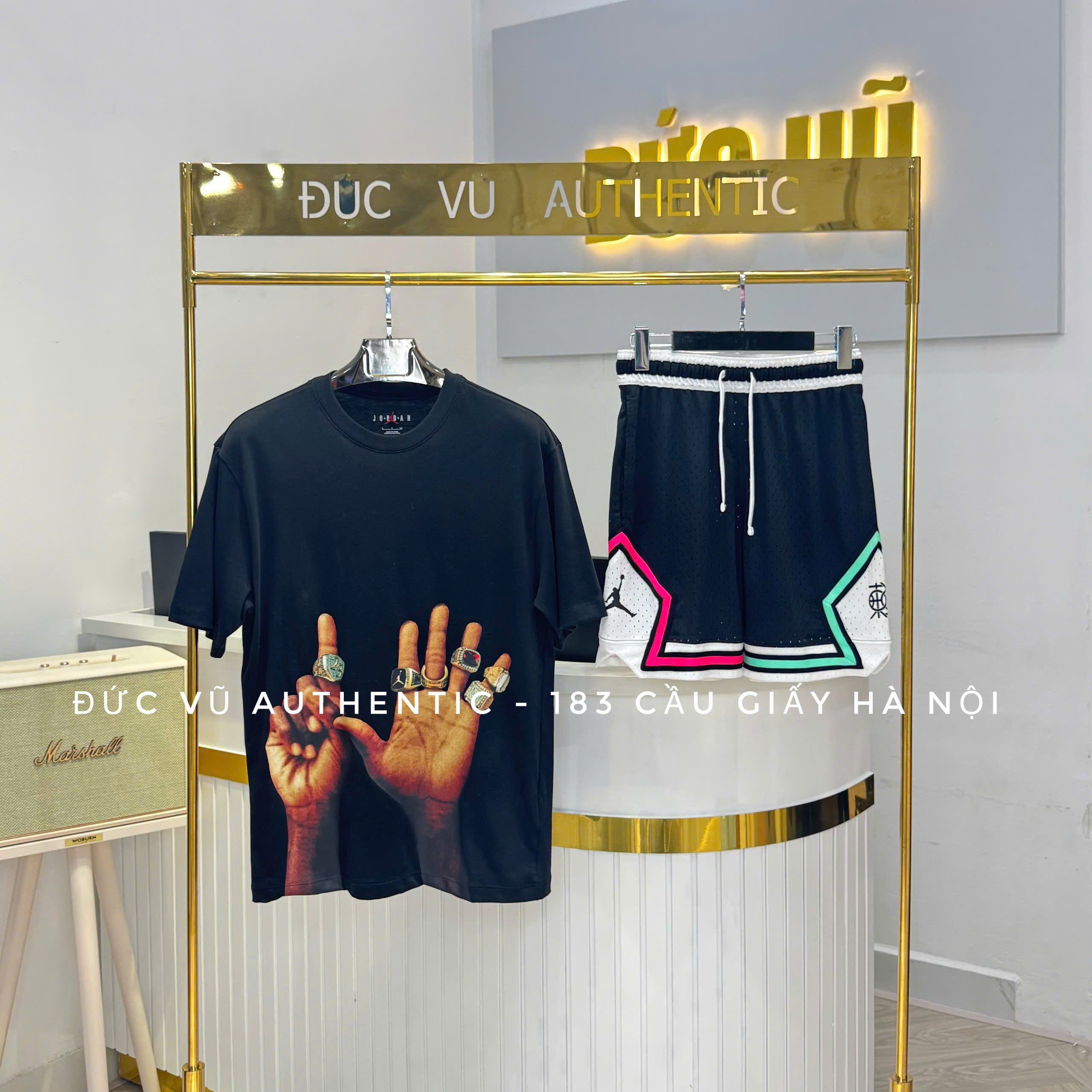 Set thể thao nam Jordan Rings x Jumpman phối đen trắng