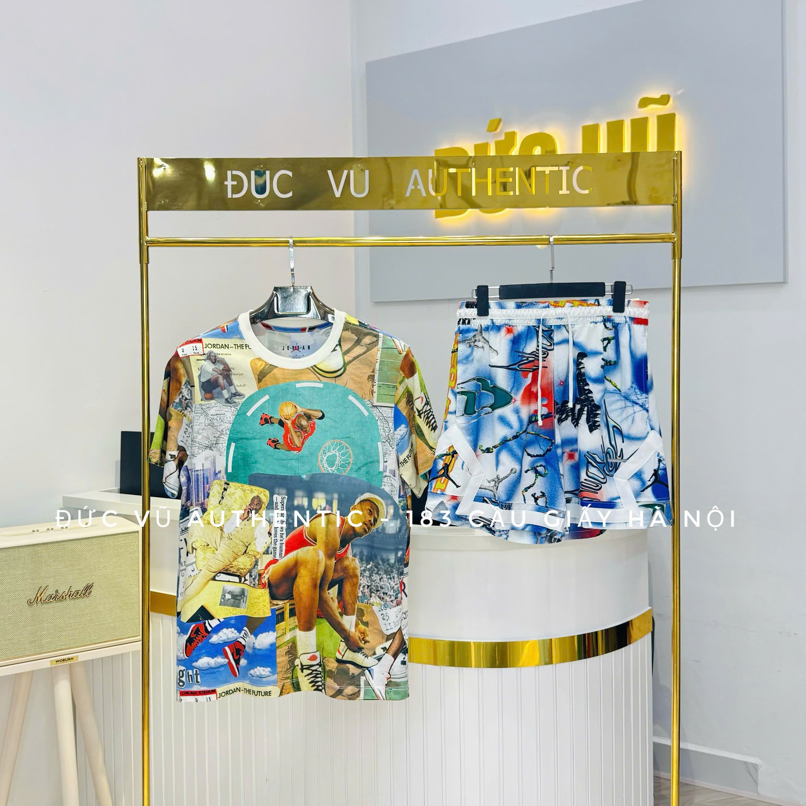 Set áo thun họa tiết Jordan & quần short họa tiết graffiti phối màu
