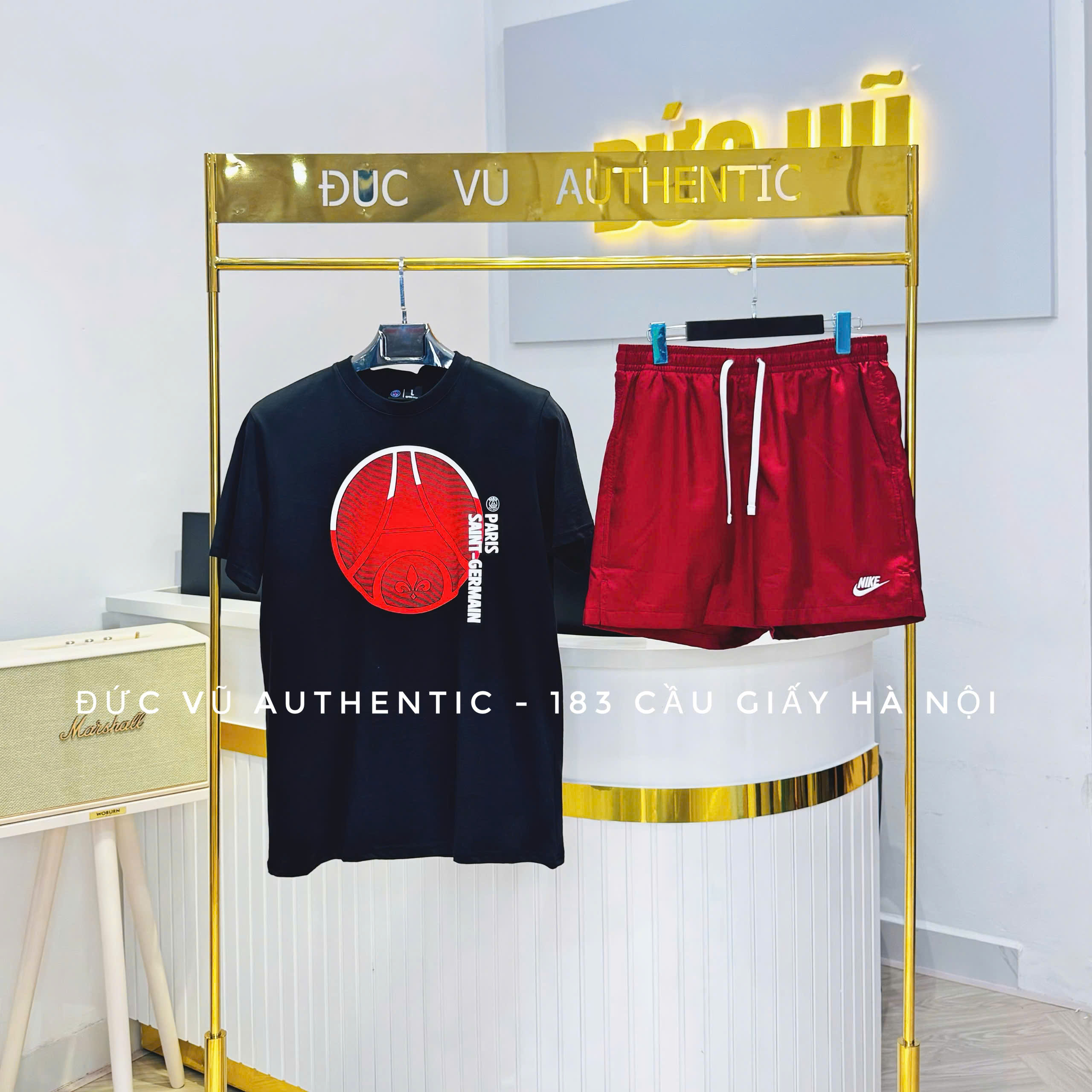 Set Paris Saint-Germain x Nike – Áo thun bóng rổ đen & Quần short đỏ thể thao