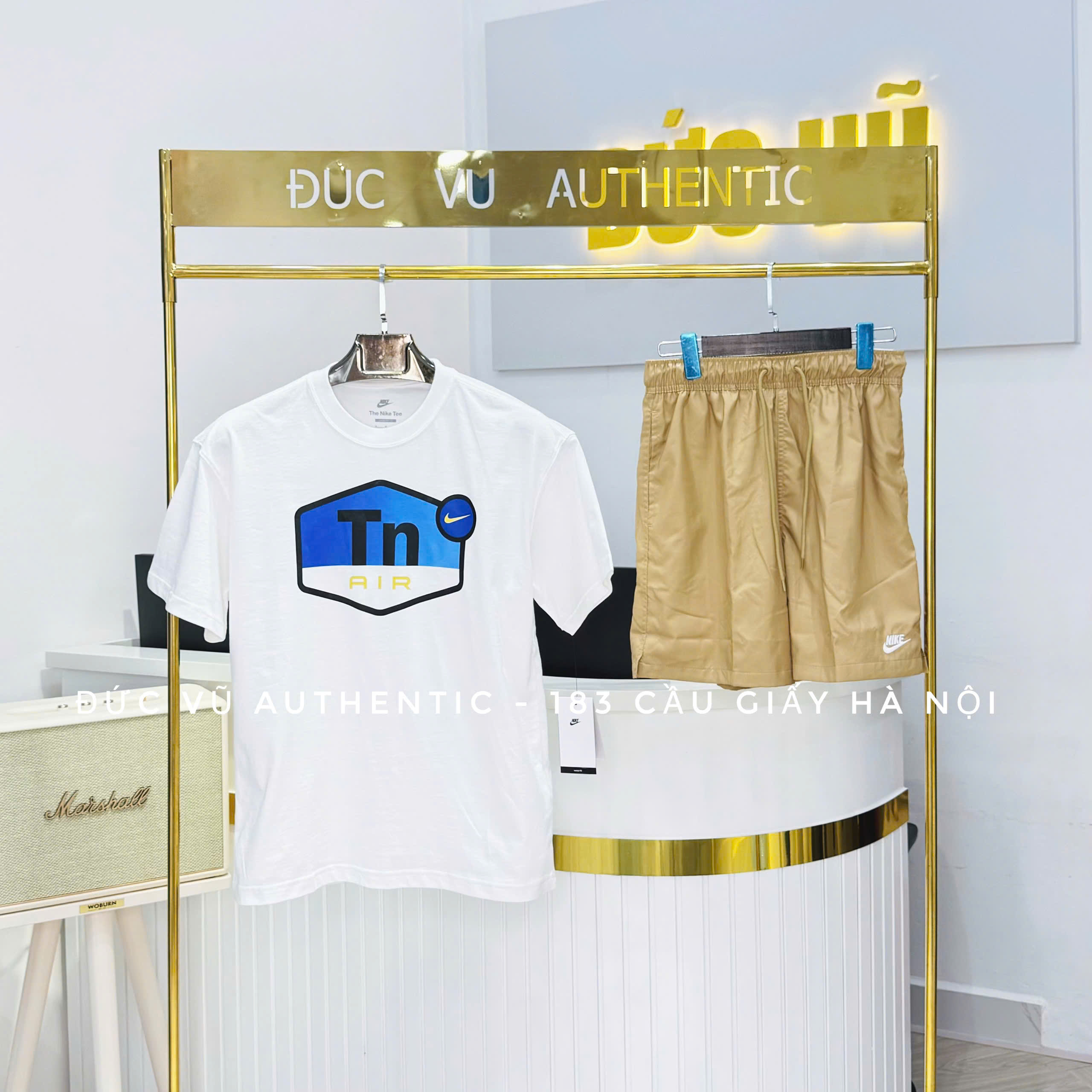 Set Nike Tn Air – Áo thun trắng logo Tn & Quần short thể thao vàng cát