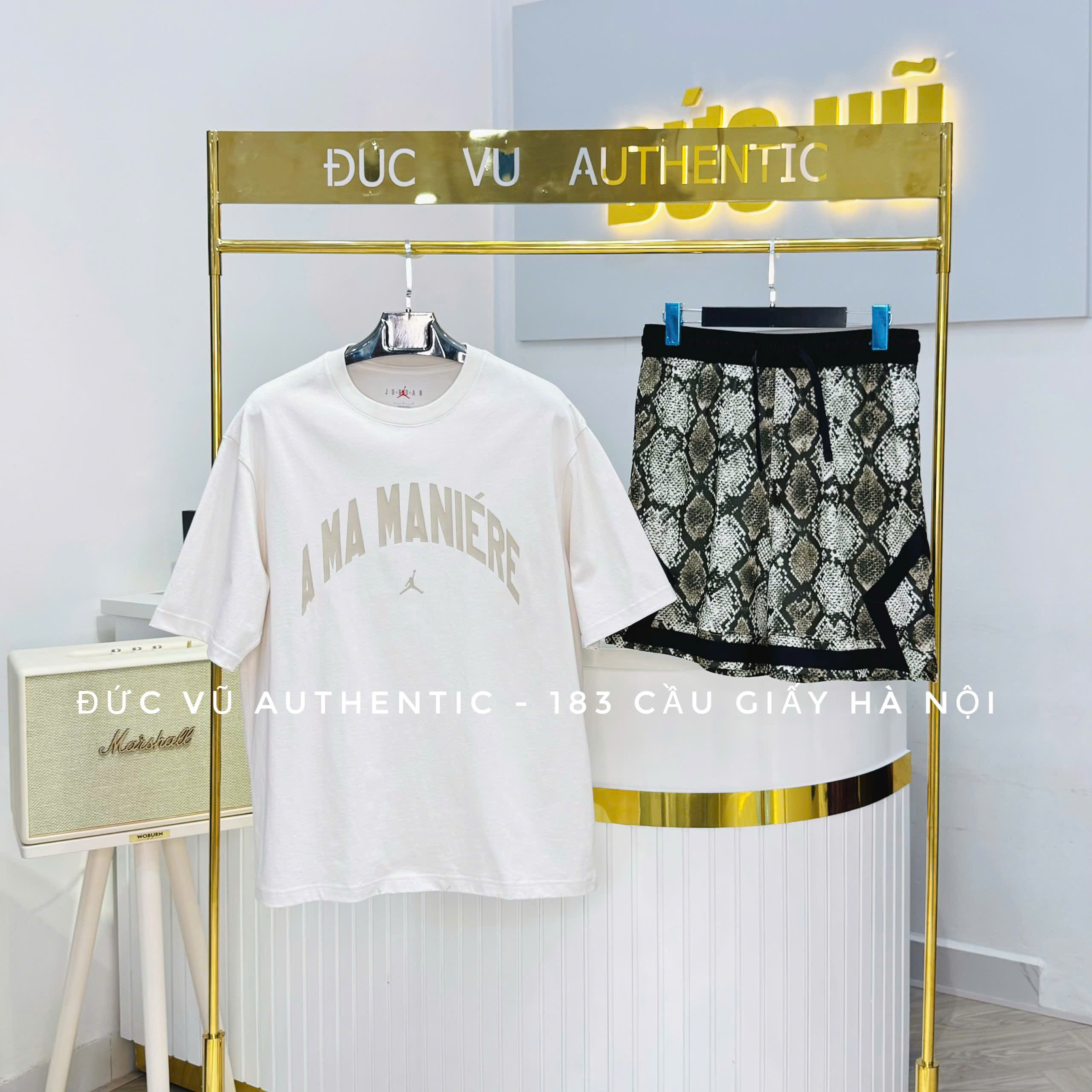 Set Jordan x A Ma Maniére – Áo thun trắng logo & Quần short họa tiết da rắn