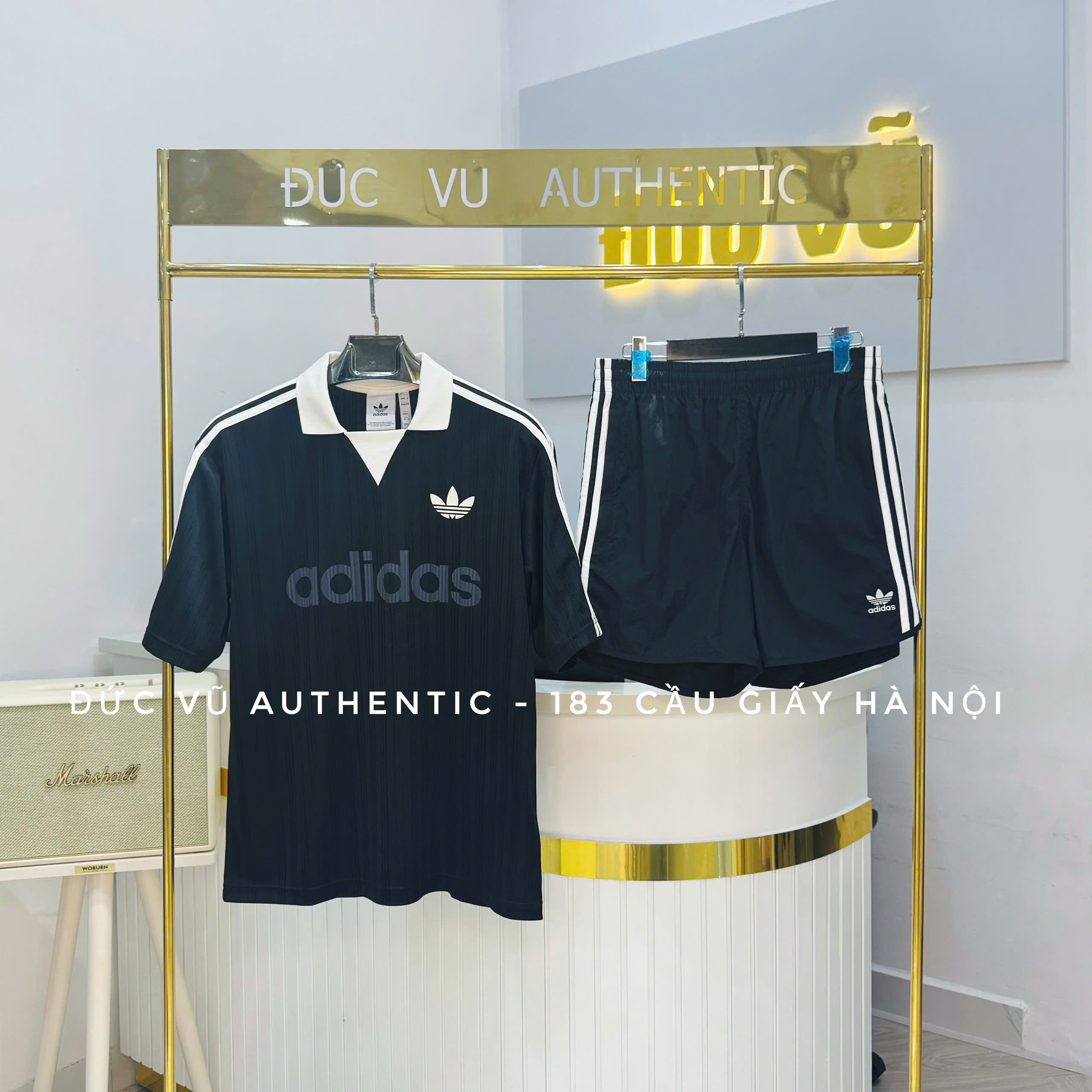 Áo thể thao có cổ Adidas - JX8980