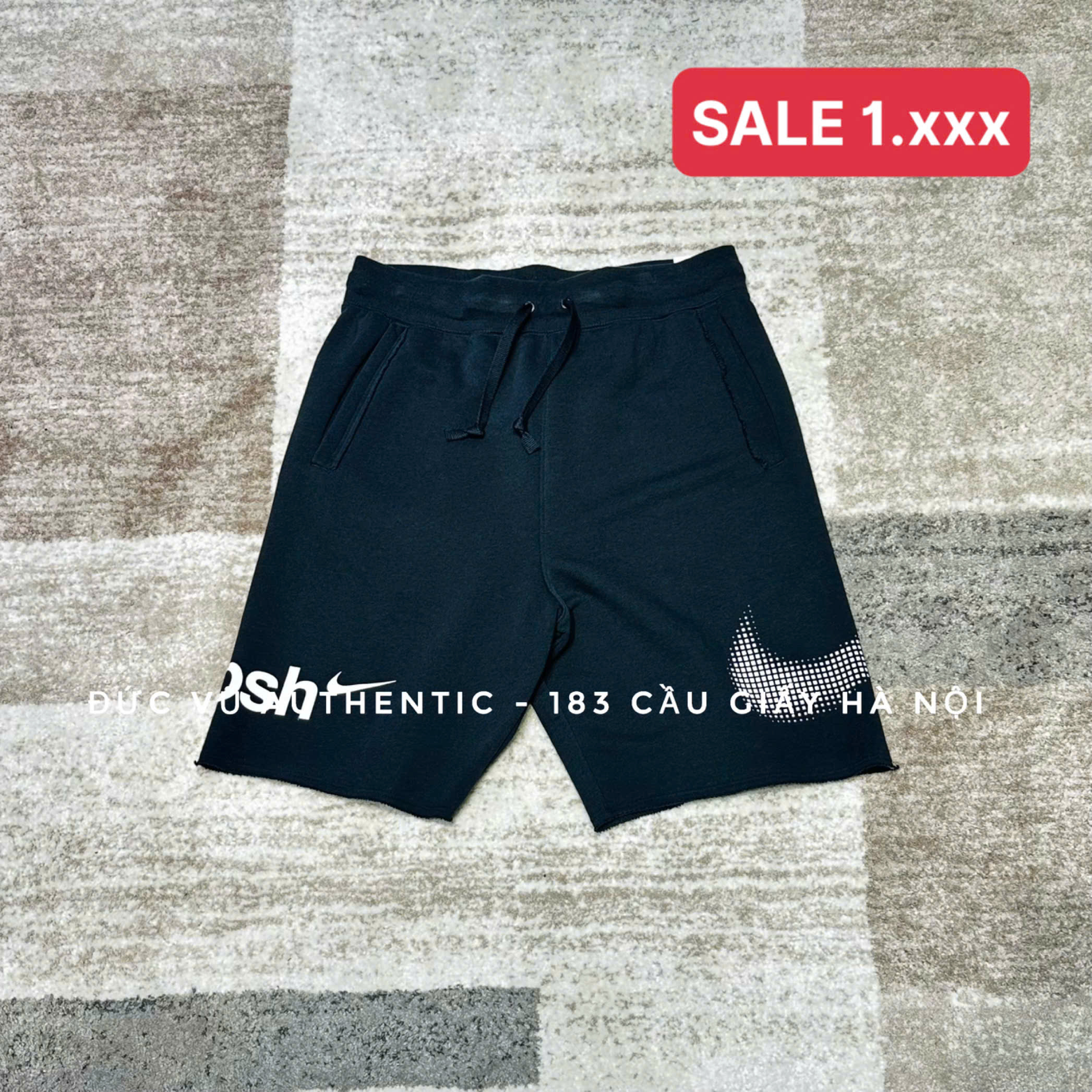 Quần Nike thể thao logo phối họa tiết Swoosh