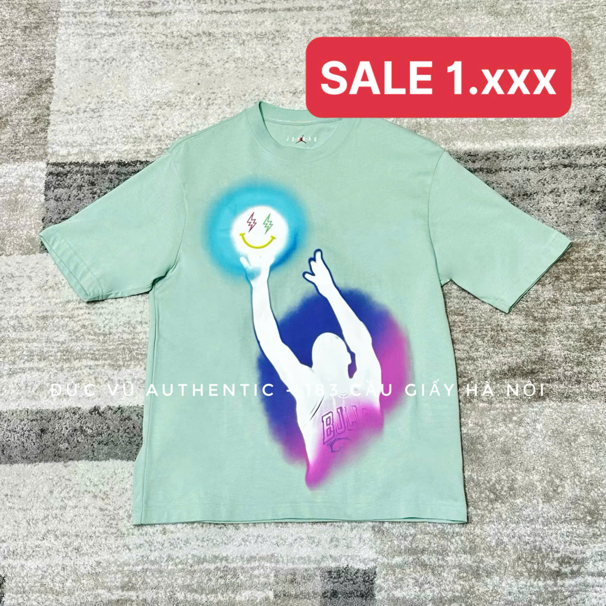 Áo Jordan graphic nghệ thuật “Smile Dunk” – Xanh mint
