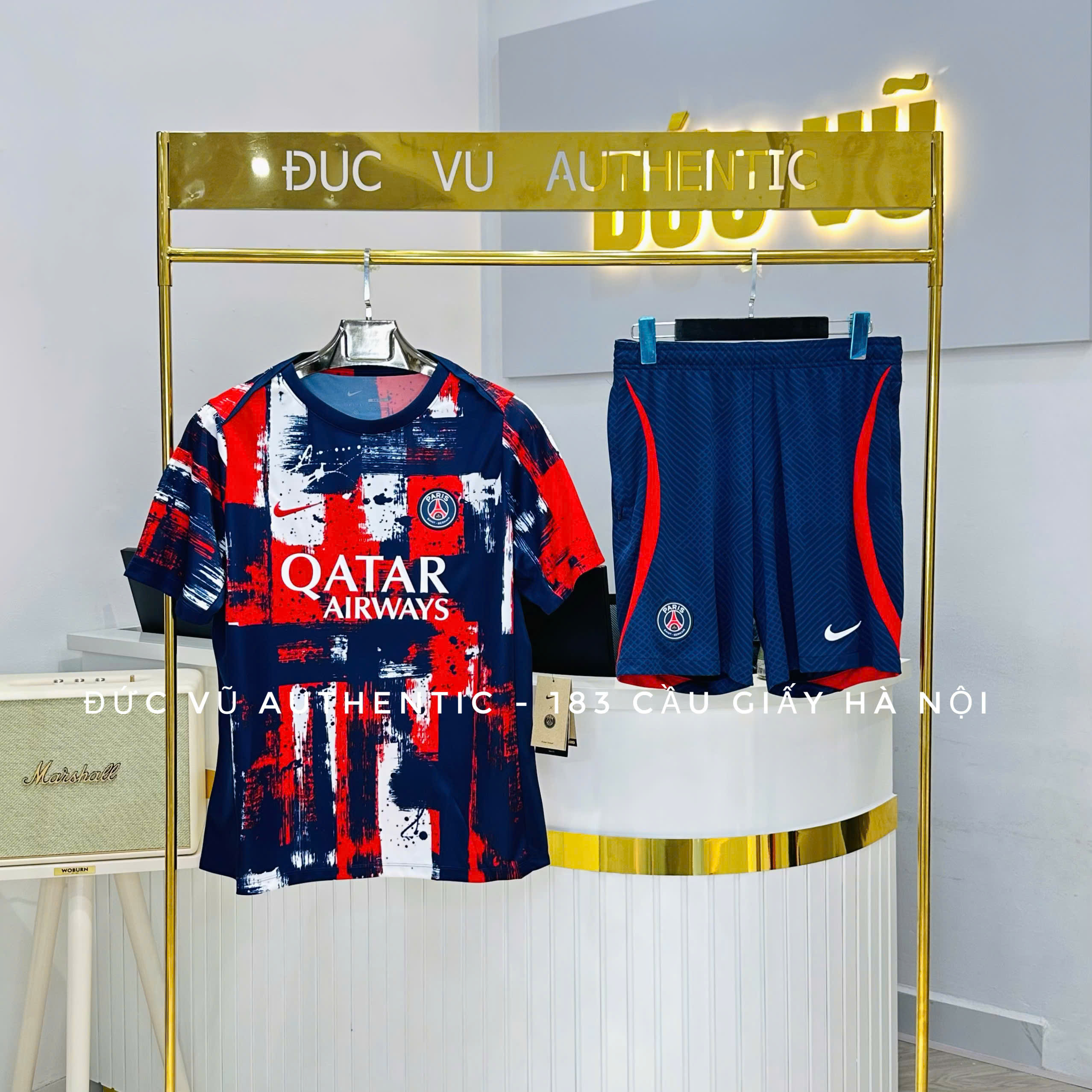 Set thể thao PSG x Nike 2024 – Họa tiết Abstract đỏ trắng xanh