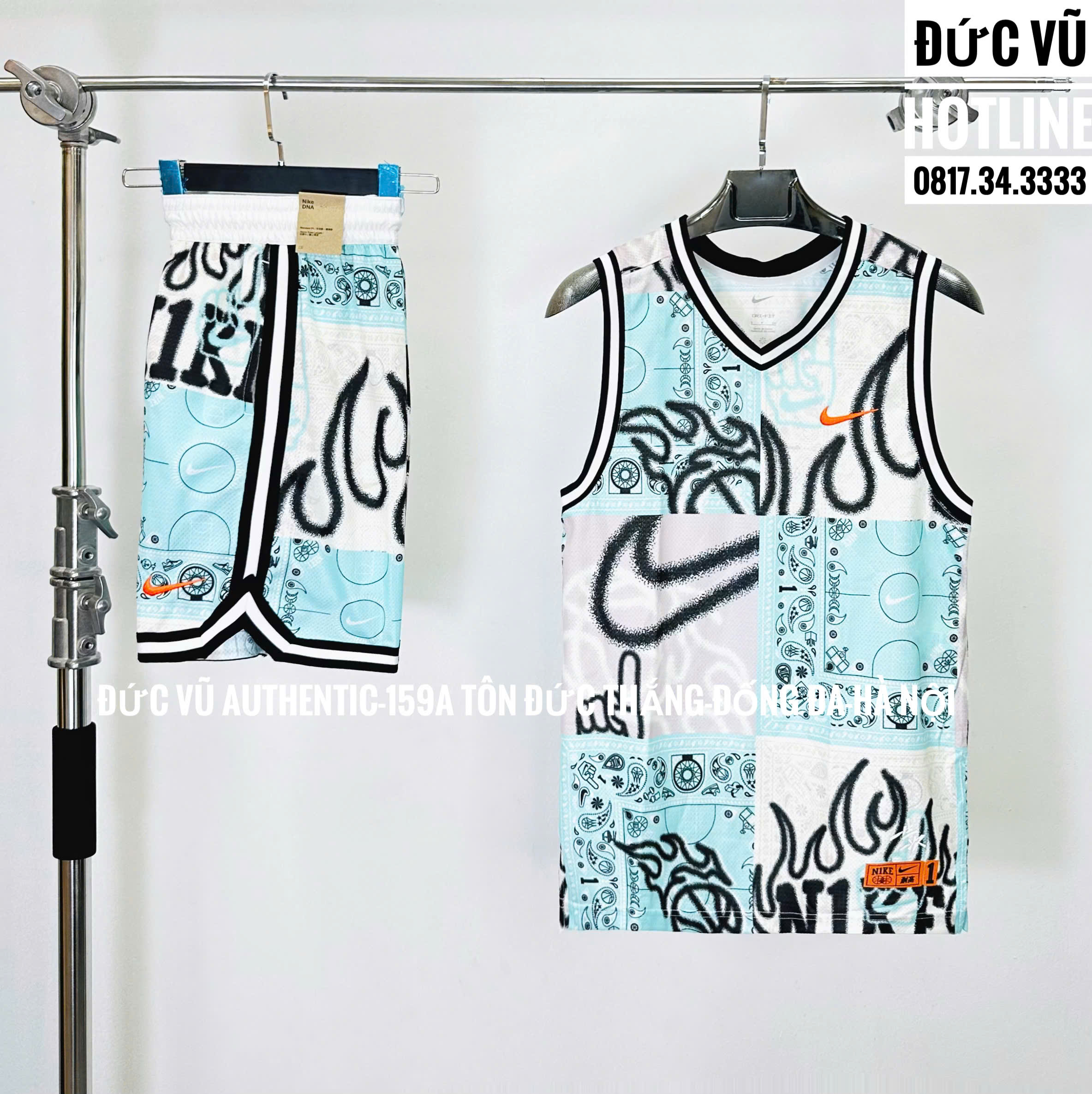 Bộ bóng rổ nam Nike Graffiti họa tiết xanh - trắng