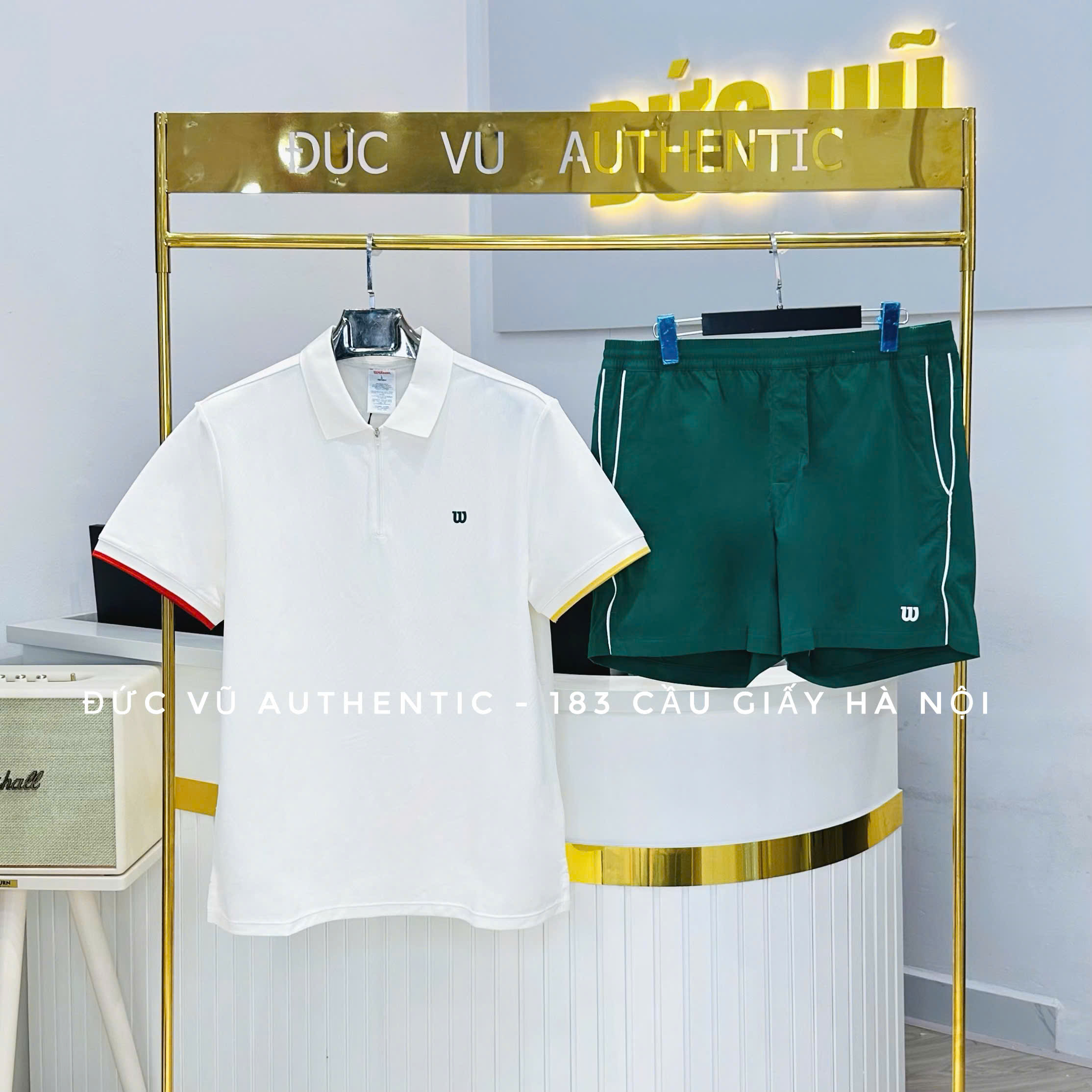Bộ đồ thể thao Wilson nam – Áo polo trắng và quần short xanh rêu