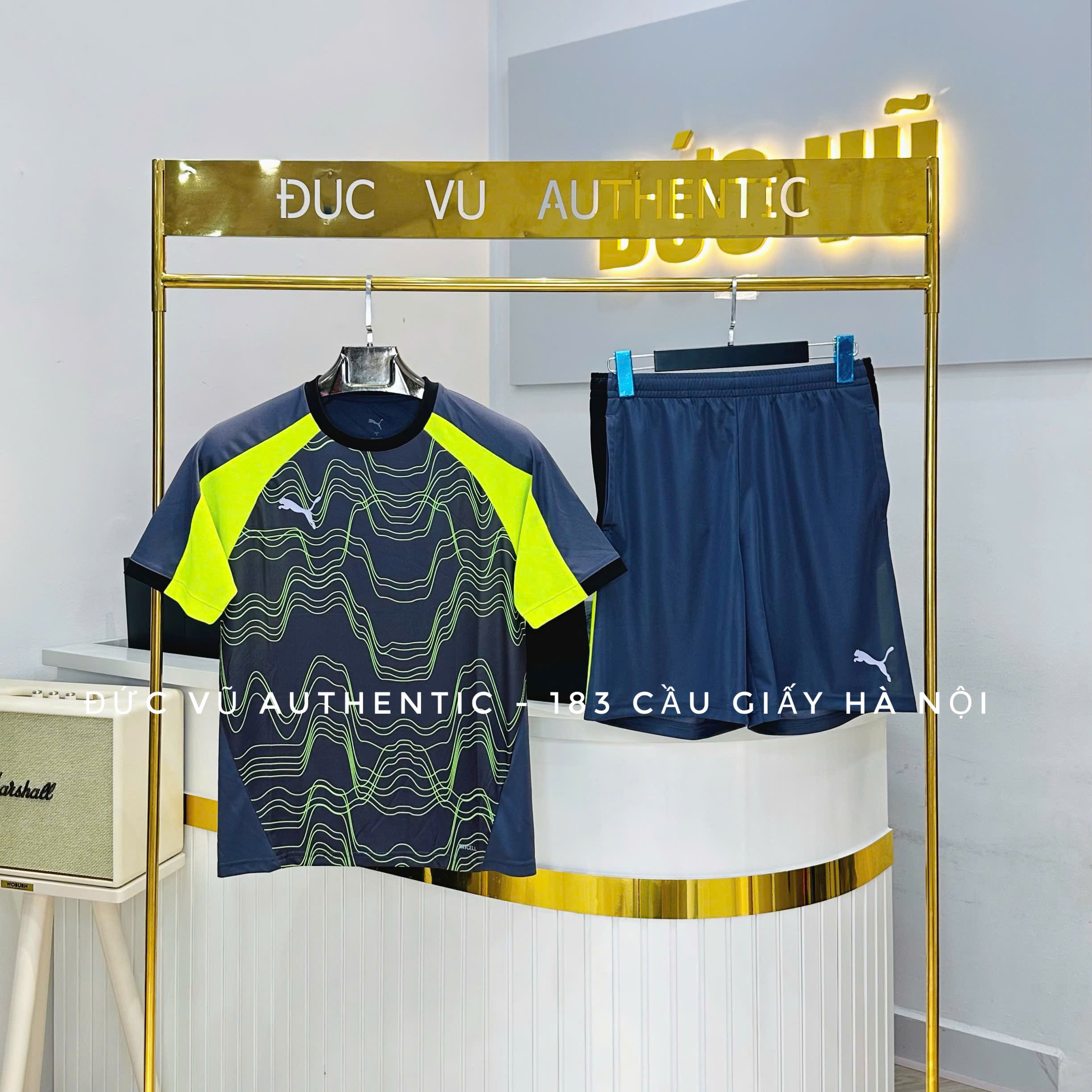 Set thể thao Puma họa tiết điện tử phối vàng neon