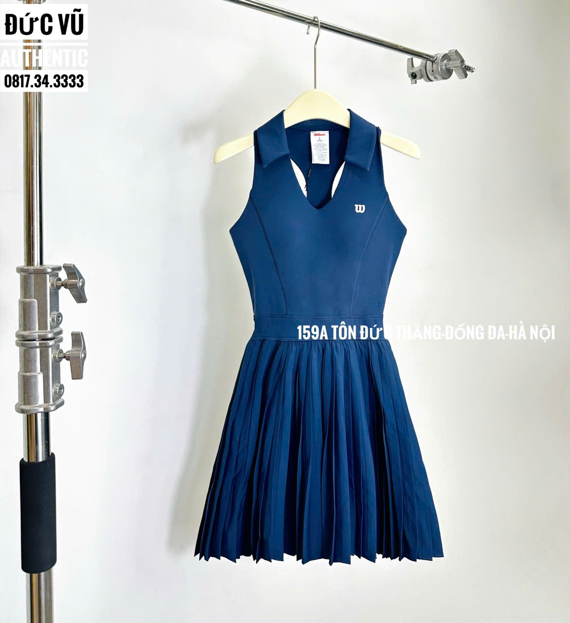Đầm tennis nữ Wilson navy cổ V xếp ly