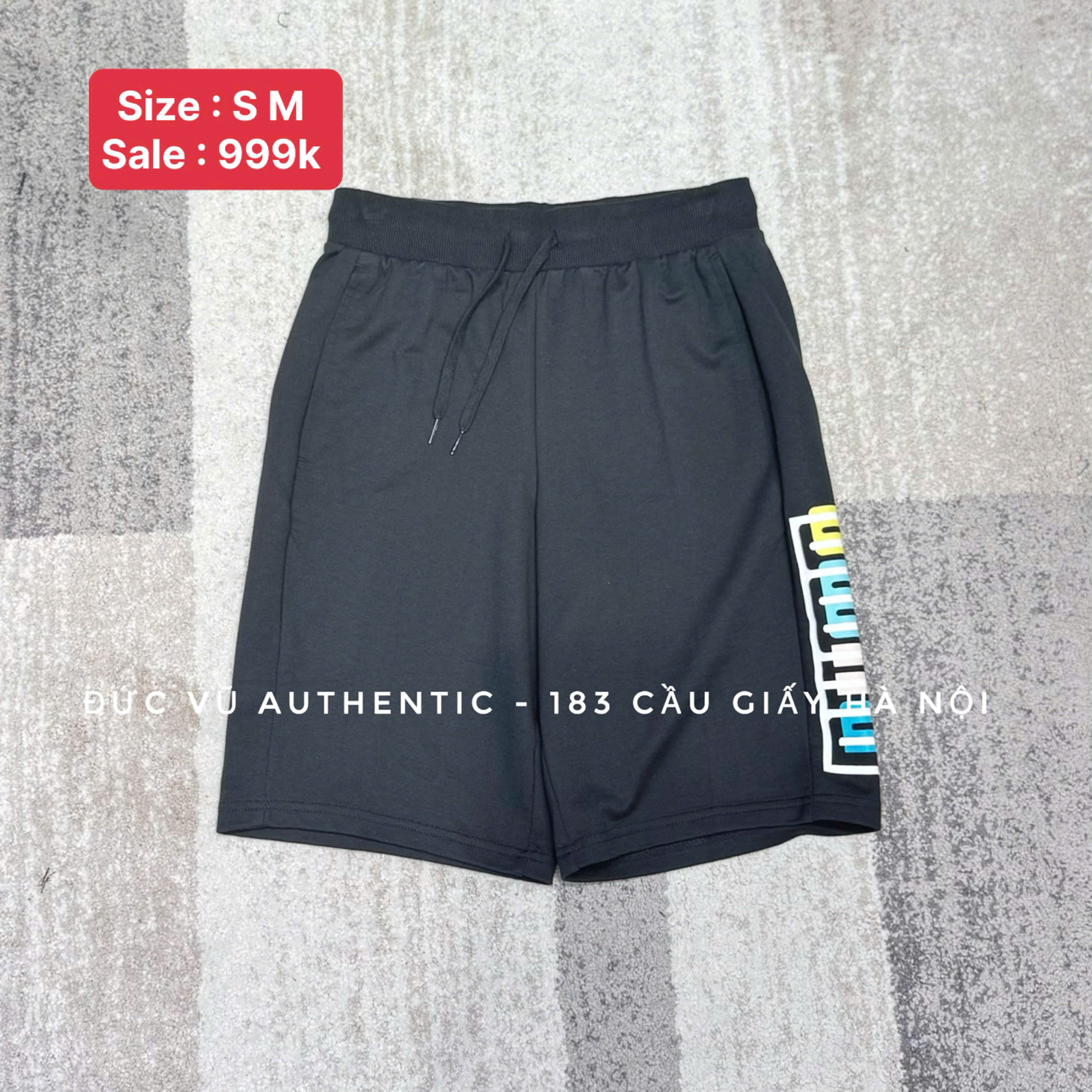 Quần Puma đen logo nhiều màu cạnh sườn