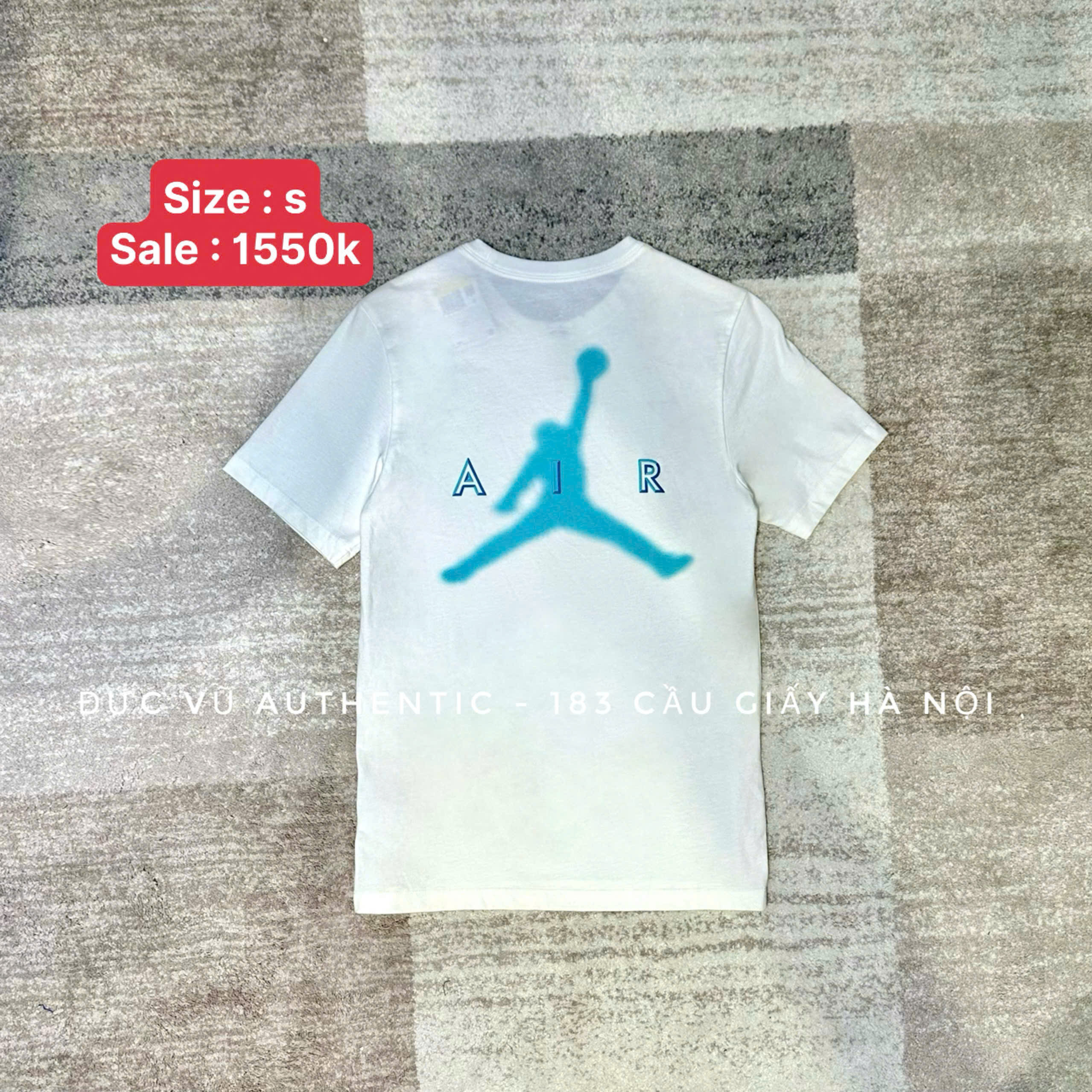 Áo thun Jordan Air Spray Logo Tee – Trắng logo xanh
