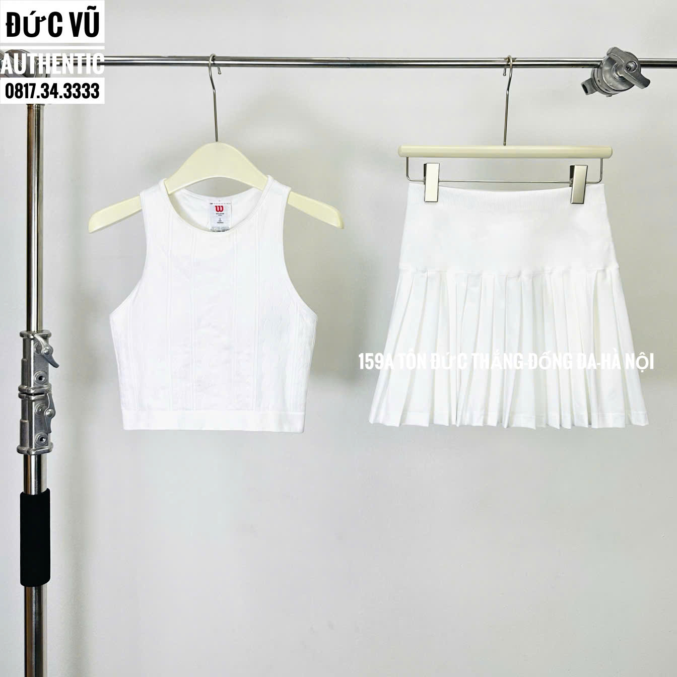 Set tennis nữ Wilson trắng – áo croptop & chân váy xếp ly