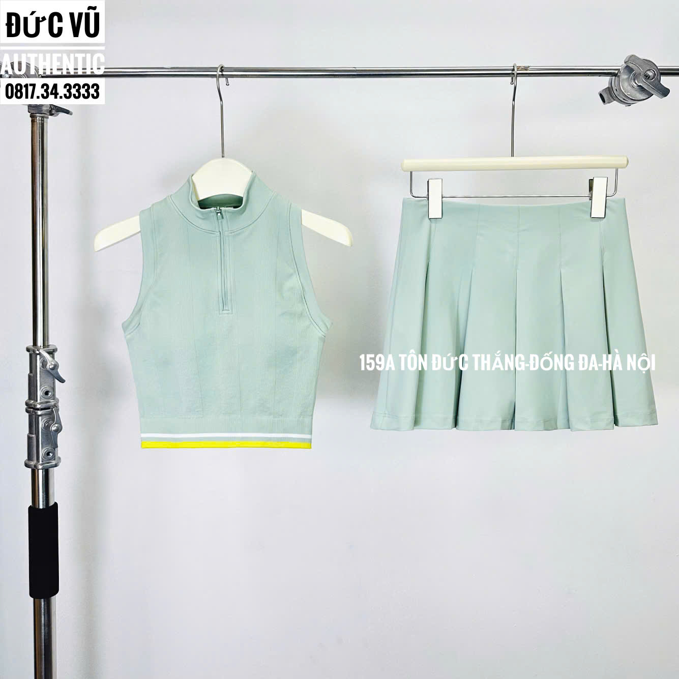 Set tennis nữ Wilson xanh pastel – áo croptop khóa kéo & váy xếp ly