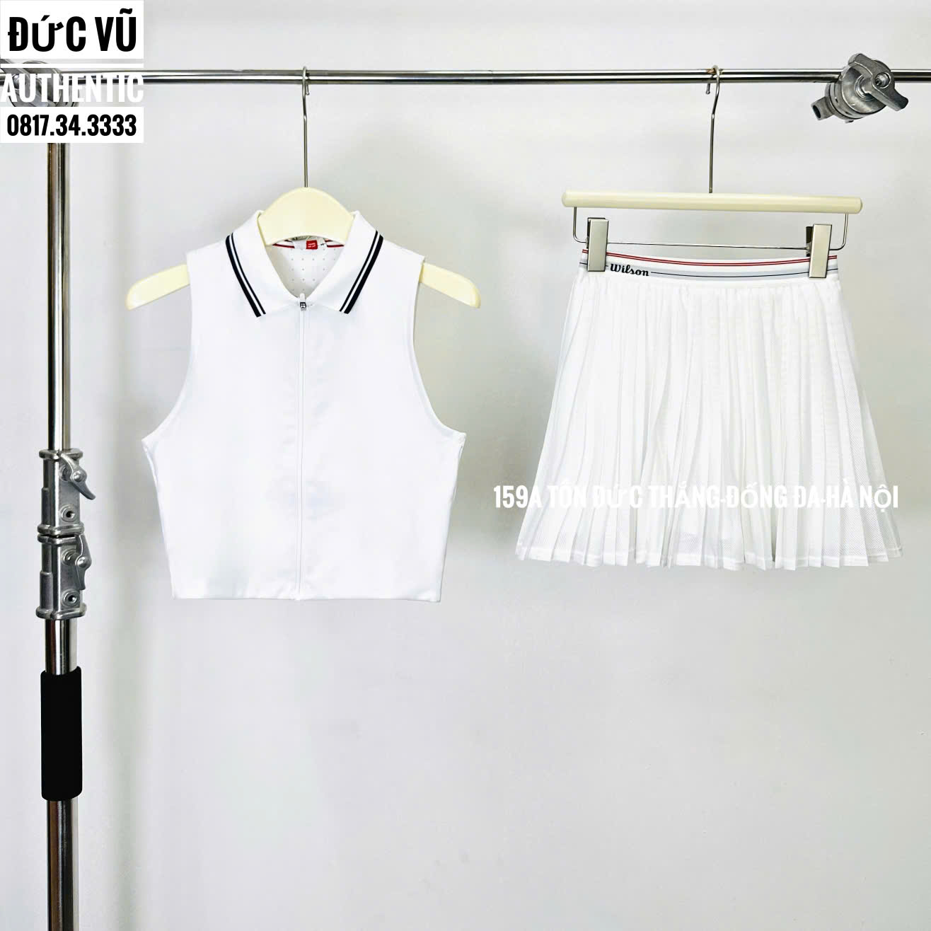 Set tennis nữ Wilson: Áo không tay cổ bẻ + Chân váy xếp ly trắng