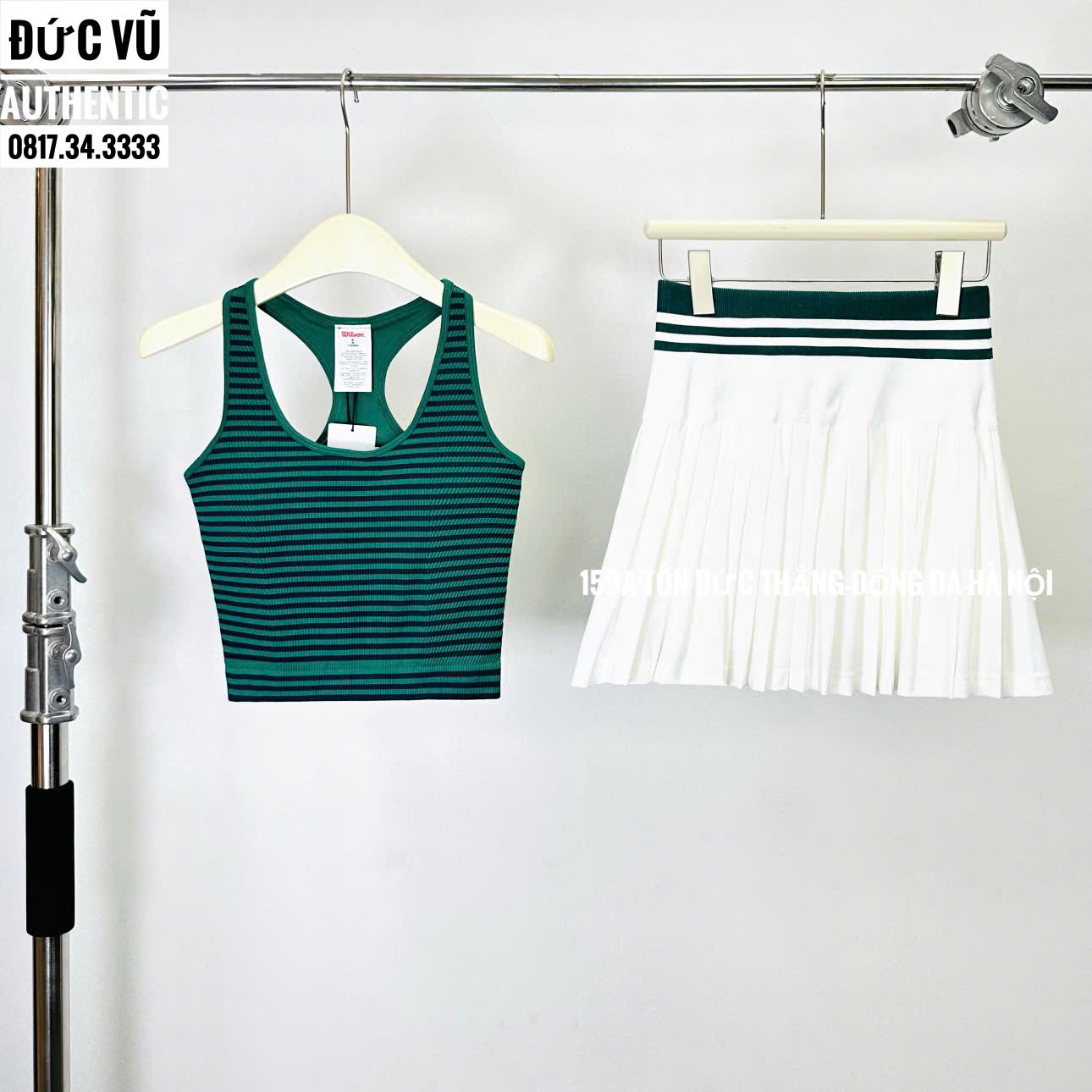 Set tennis nữ croptop sọc xanh – váy xếp ly trắng phối bo