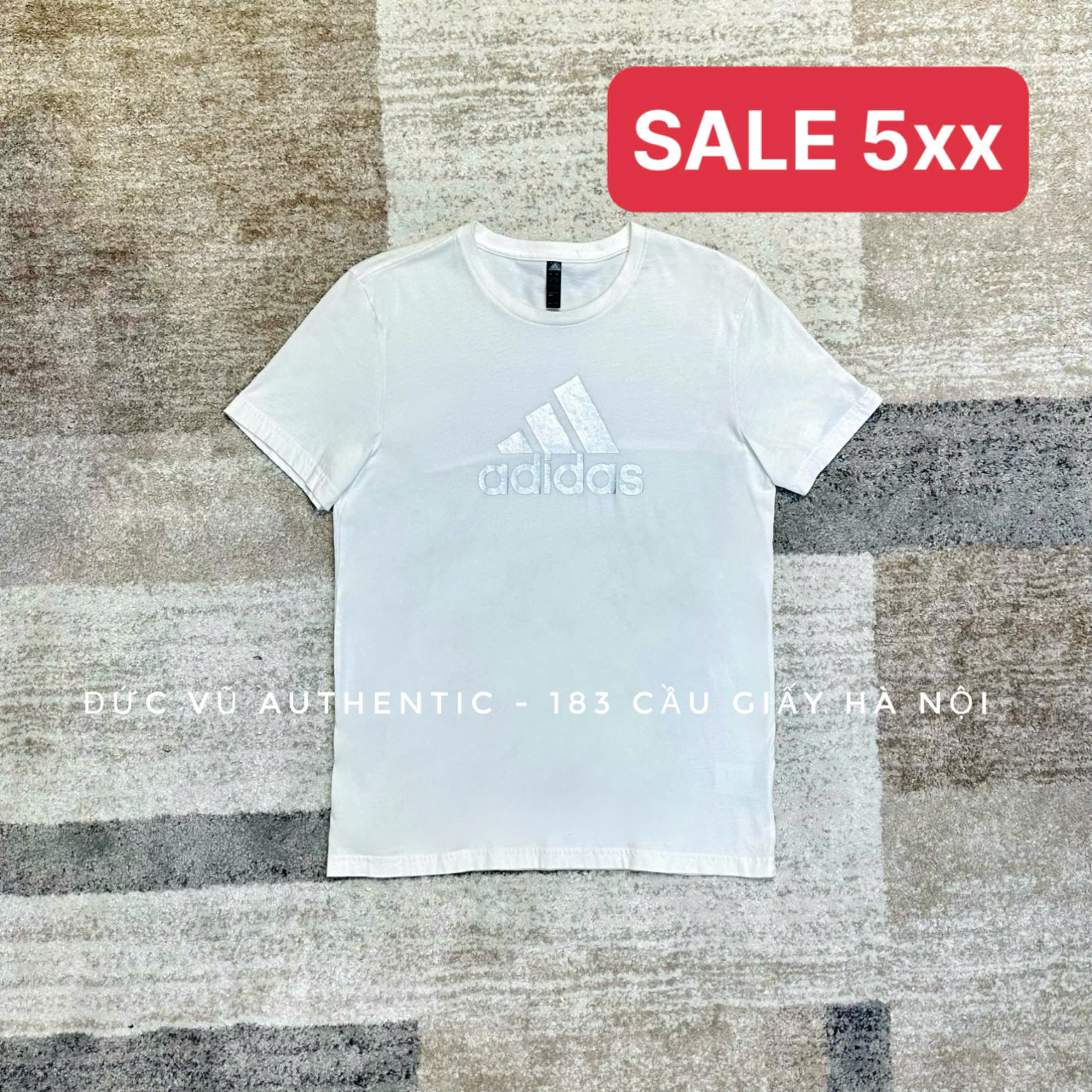 Áo thun Adidas Badge of Sport Tee – Trắng logo nổi