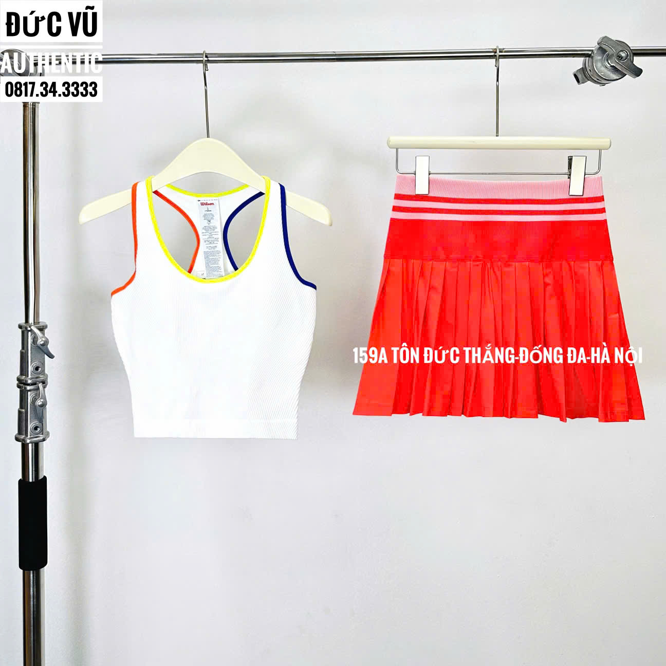 Set váy thể thao nữ phối màu nổi bật – Áo croptop trắng & váy xếp ly đỏ