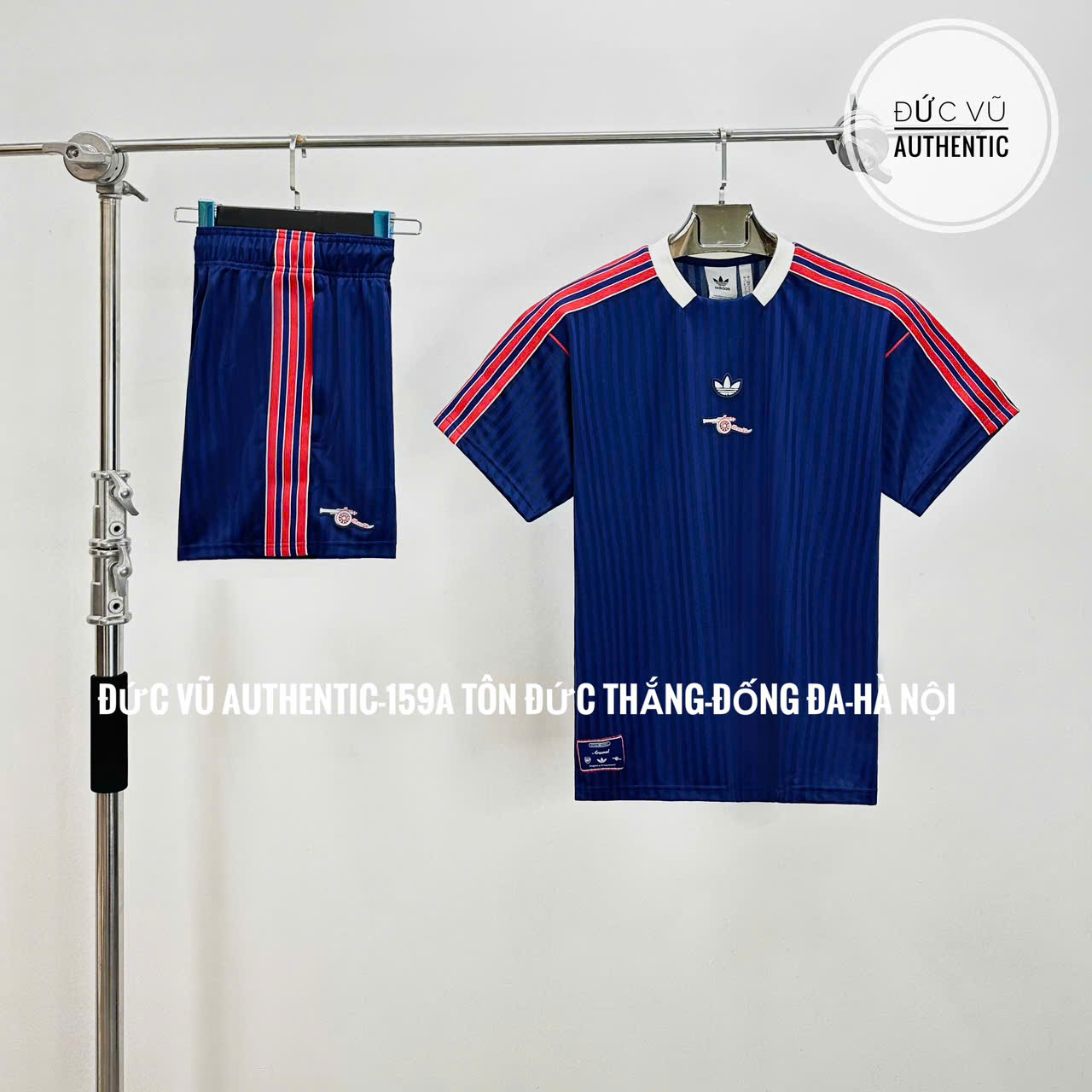 Set thể thao Arsenal phối Adidas xanh navy sọc đỏ