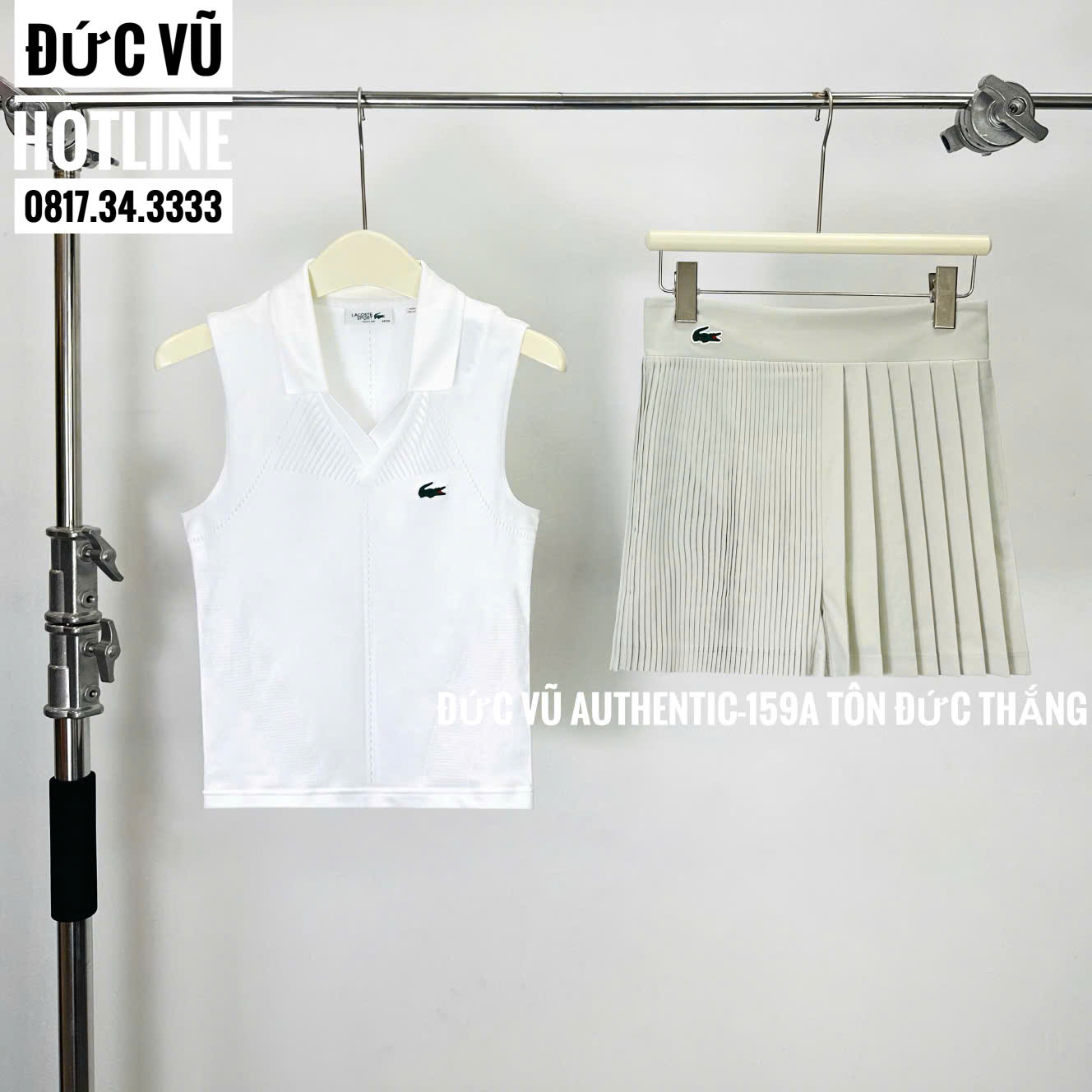 Set Lacoste nữ – Áo gile polo trắng & Chân váy tennis xếp ly ghi sáng