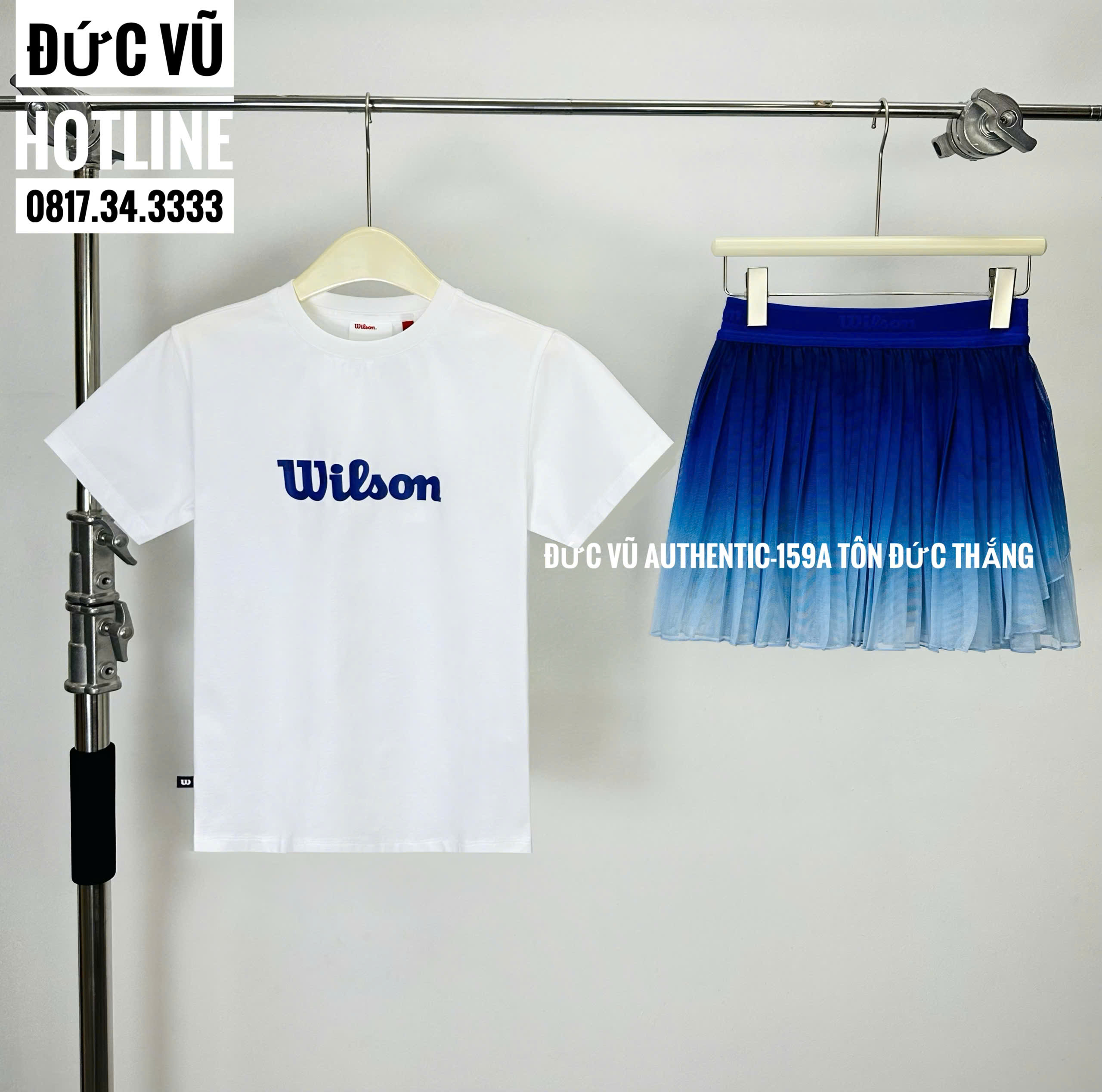 Set áo thun Wilson và chân váy xếp ly xanh than