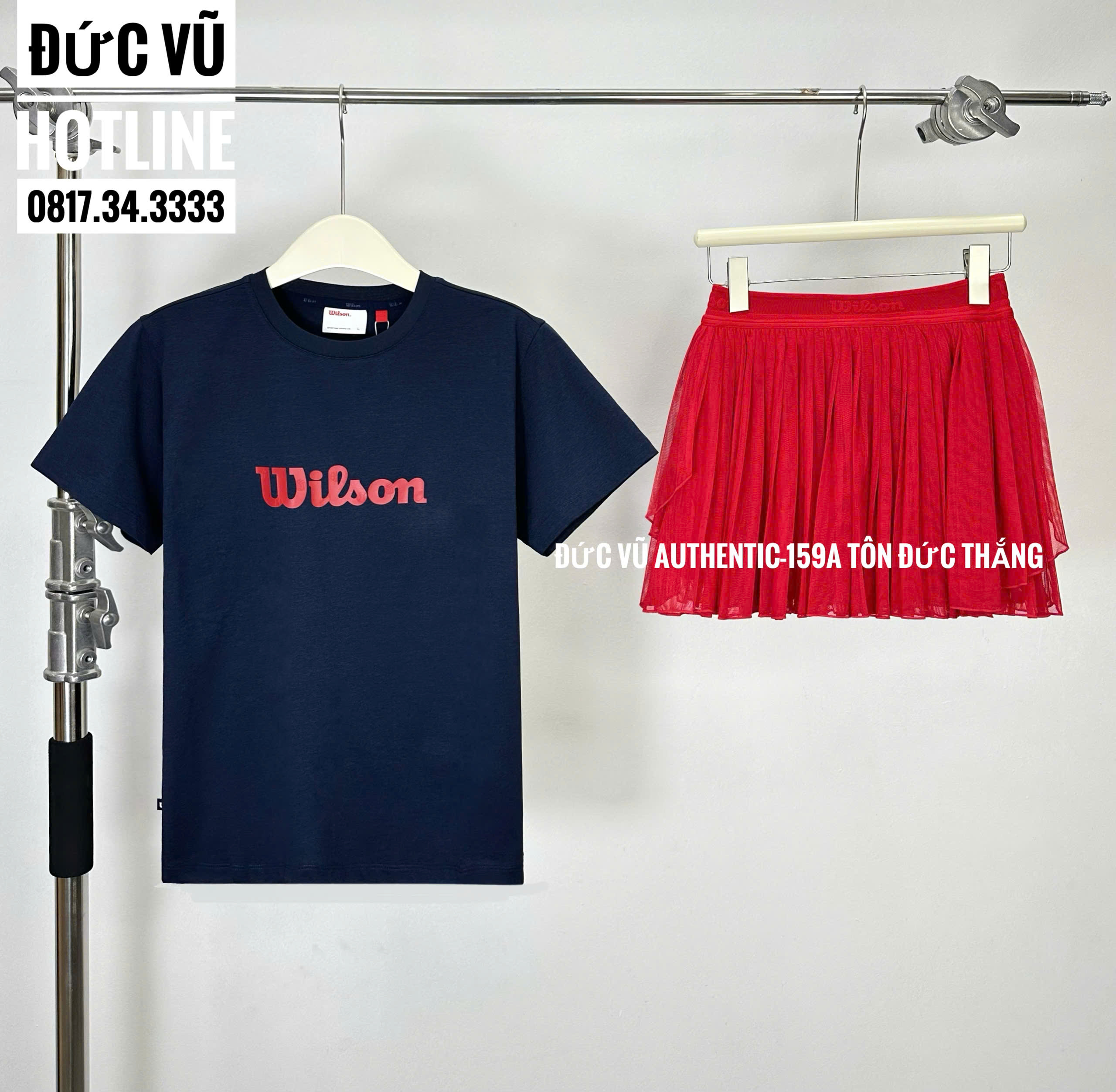 Set Wilson Sporty Girl – Áo thun navy logo đỏ + Chân váy tennis beige