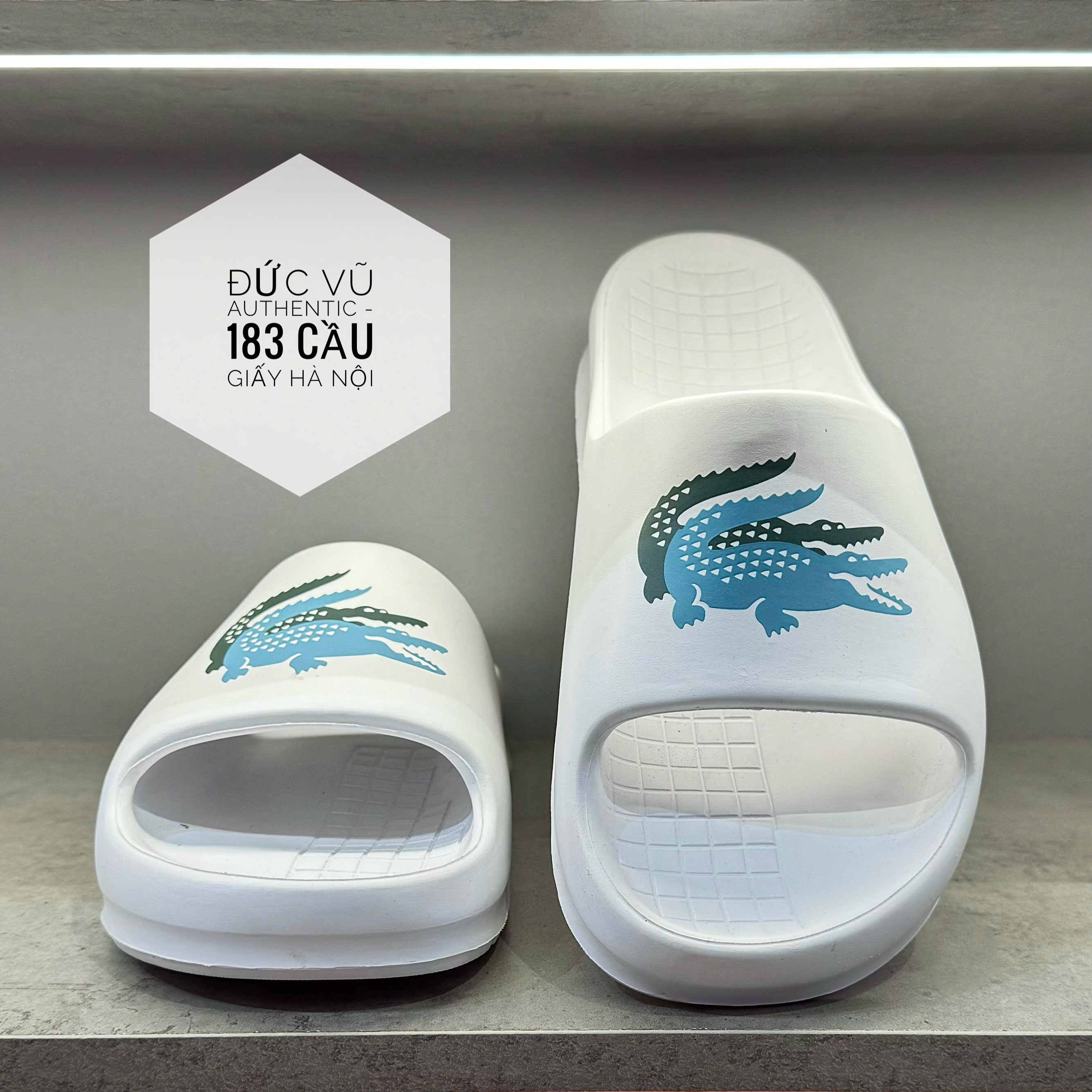 Dép Lacoste họa tiết cá sấu màu trắng