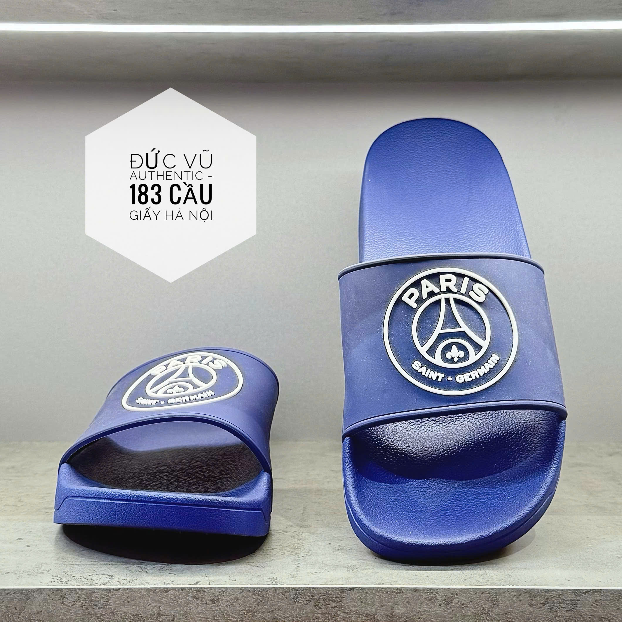 Dép  Paris Saint-Germain (PSG) màu xanh navy.