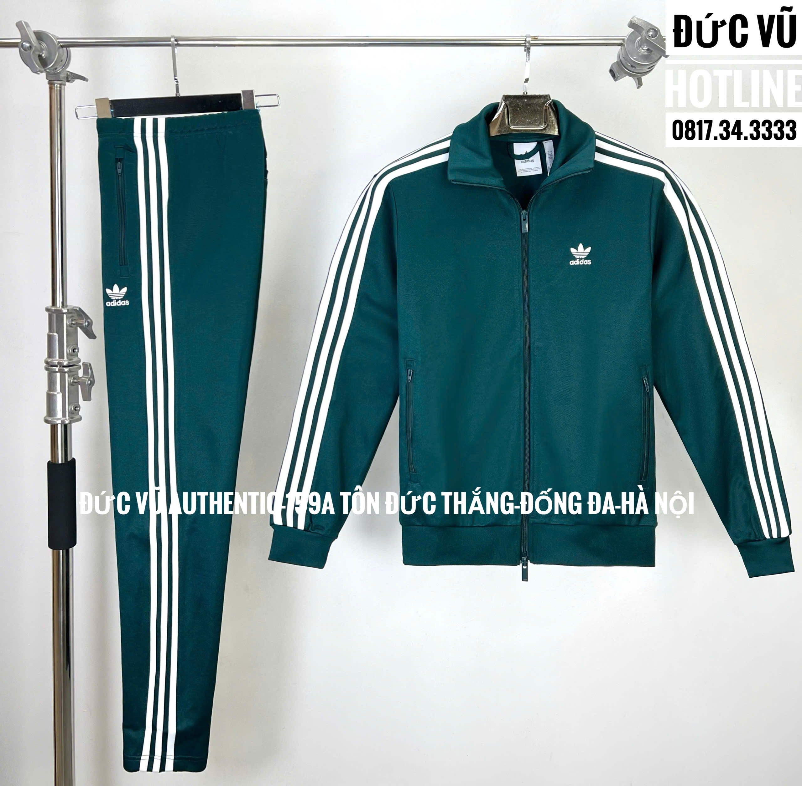 Bộ đồ thể thao Adidas 3 Sọc màu xanh rêu.