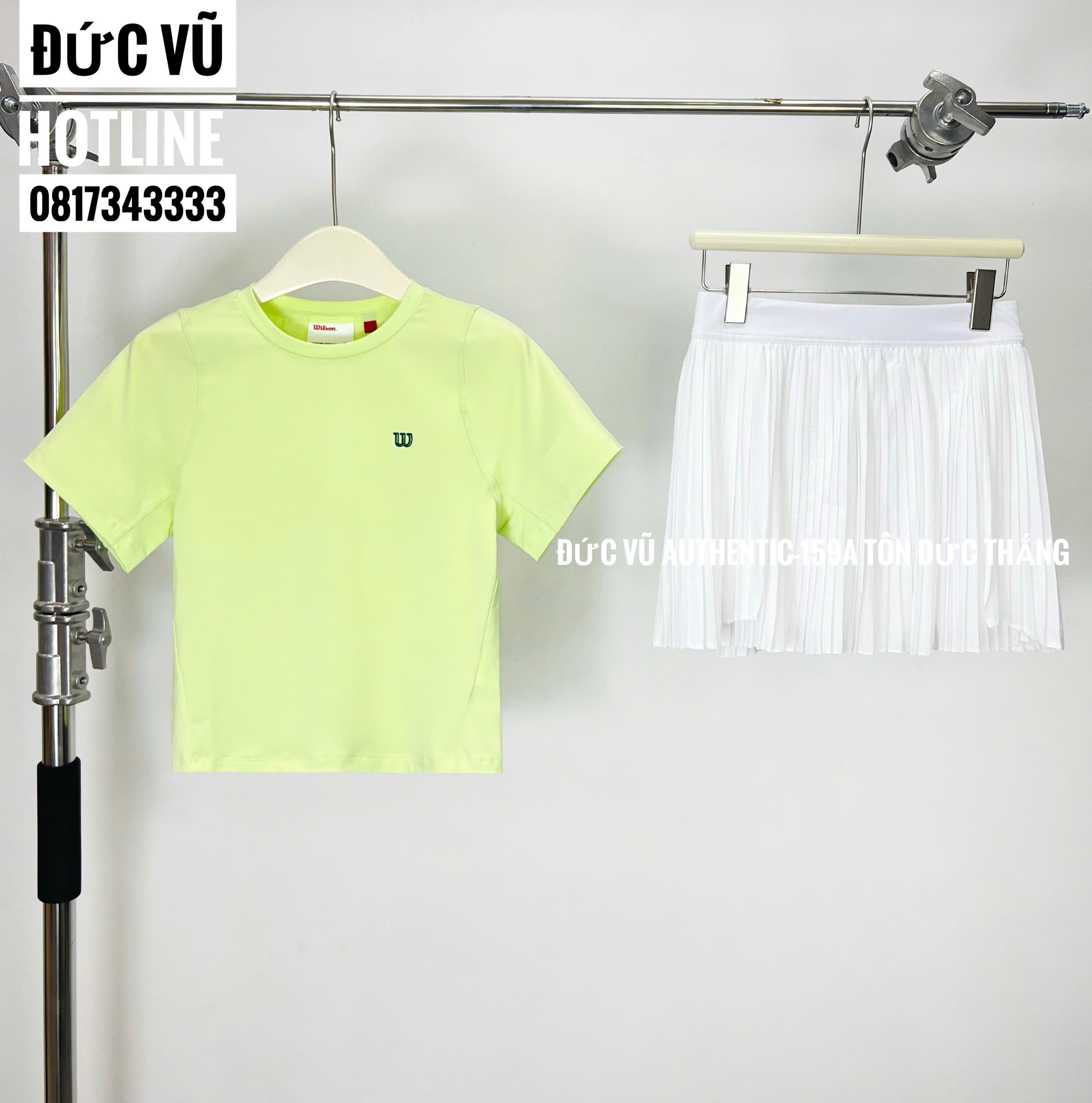 Set thể thao nữ Wilson – Áo thun xanh neon + Chân váy tennis trắng xếp ly