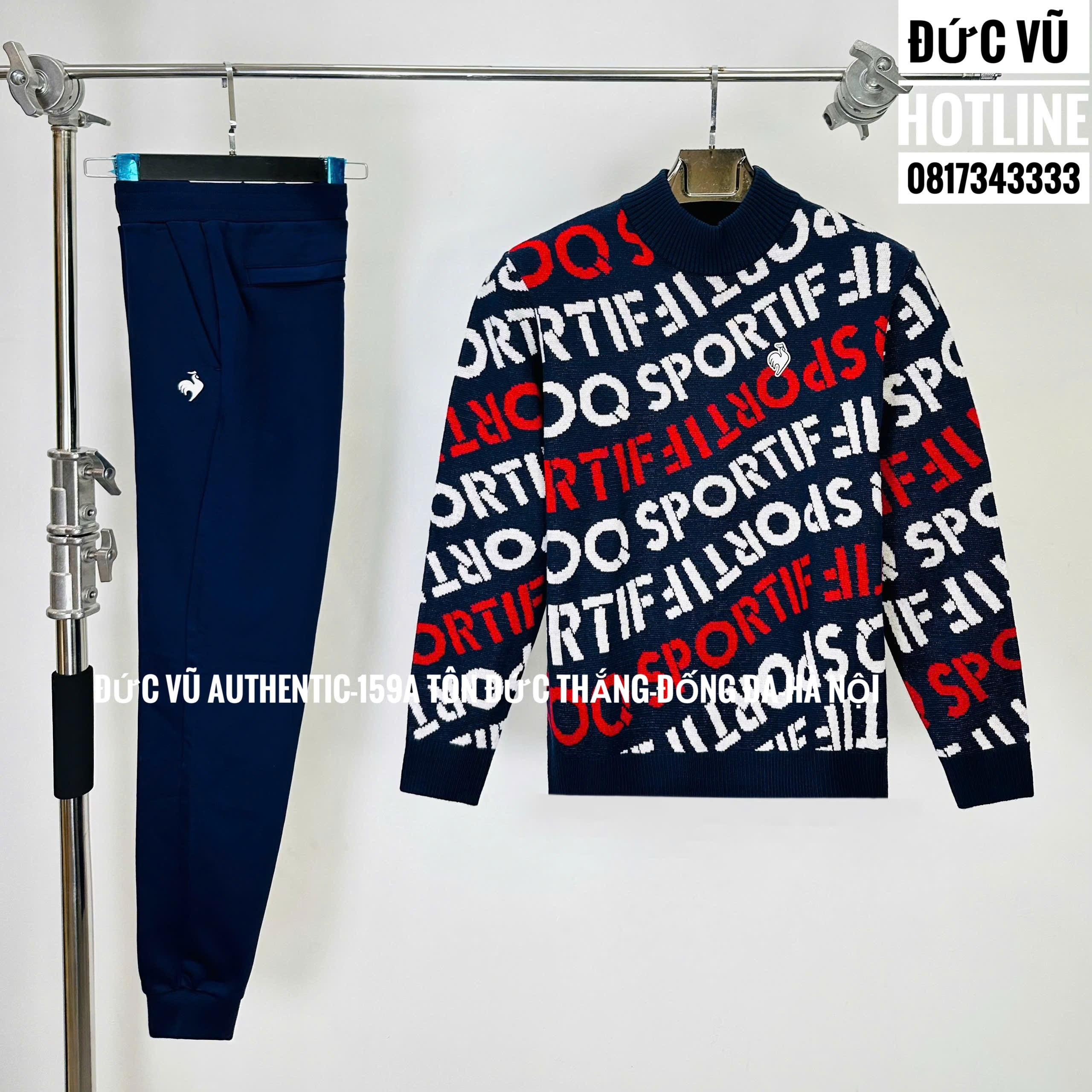 Set thể thao Le Coq Sportif nam – Áo len sweater họa tiết logo all-over & quần jogger xanh navy
