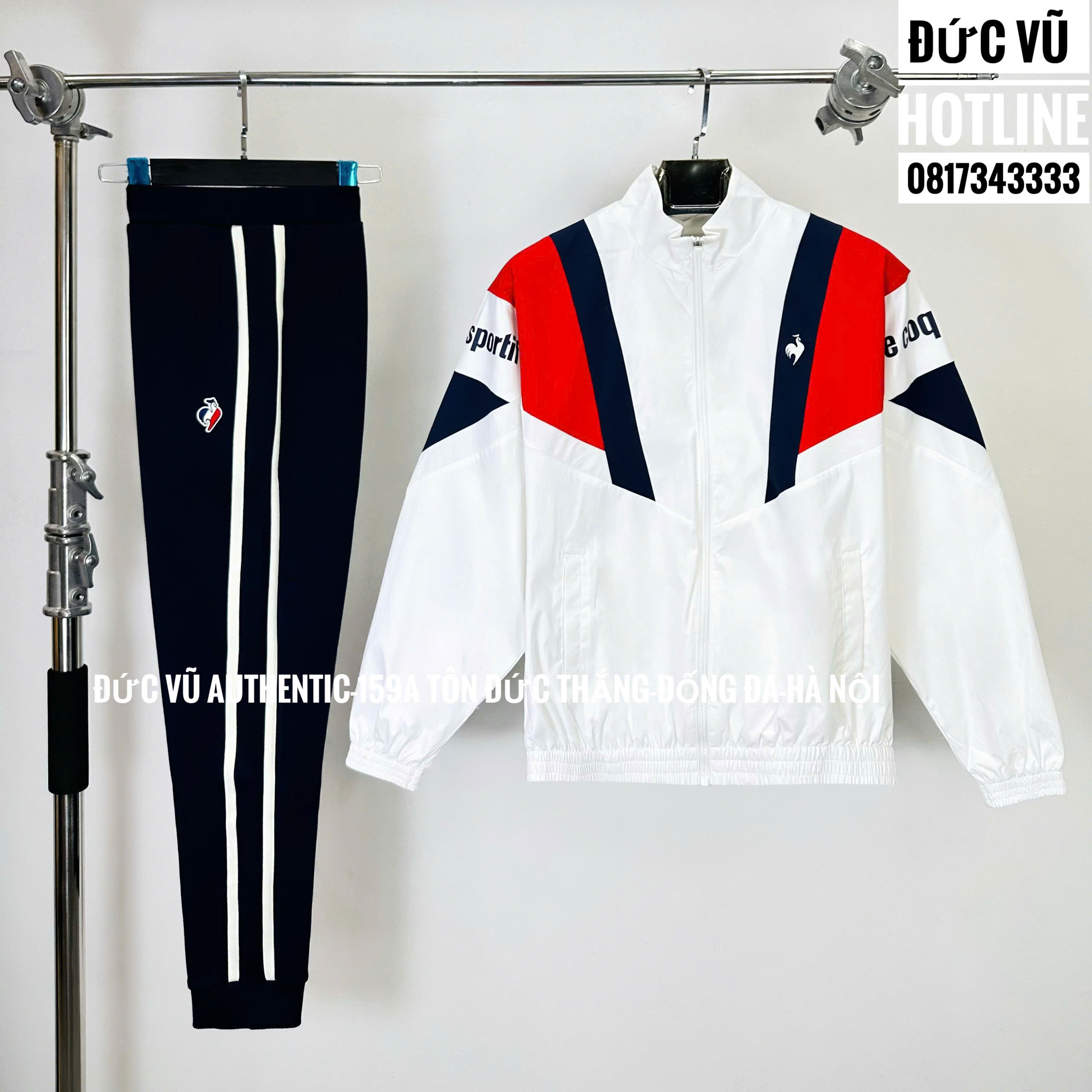 Set thể thao Le Coq Sportif nam – Áo khoác trắng phối navy & đỏ, quần jogger xanh navy