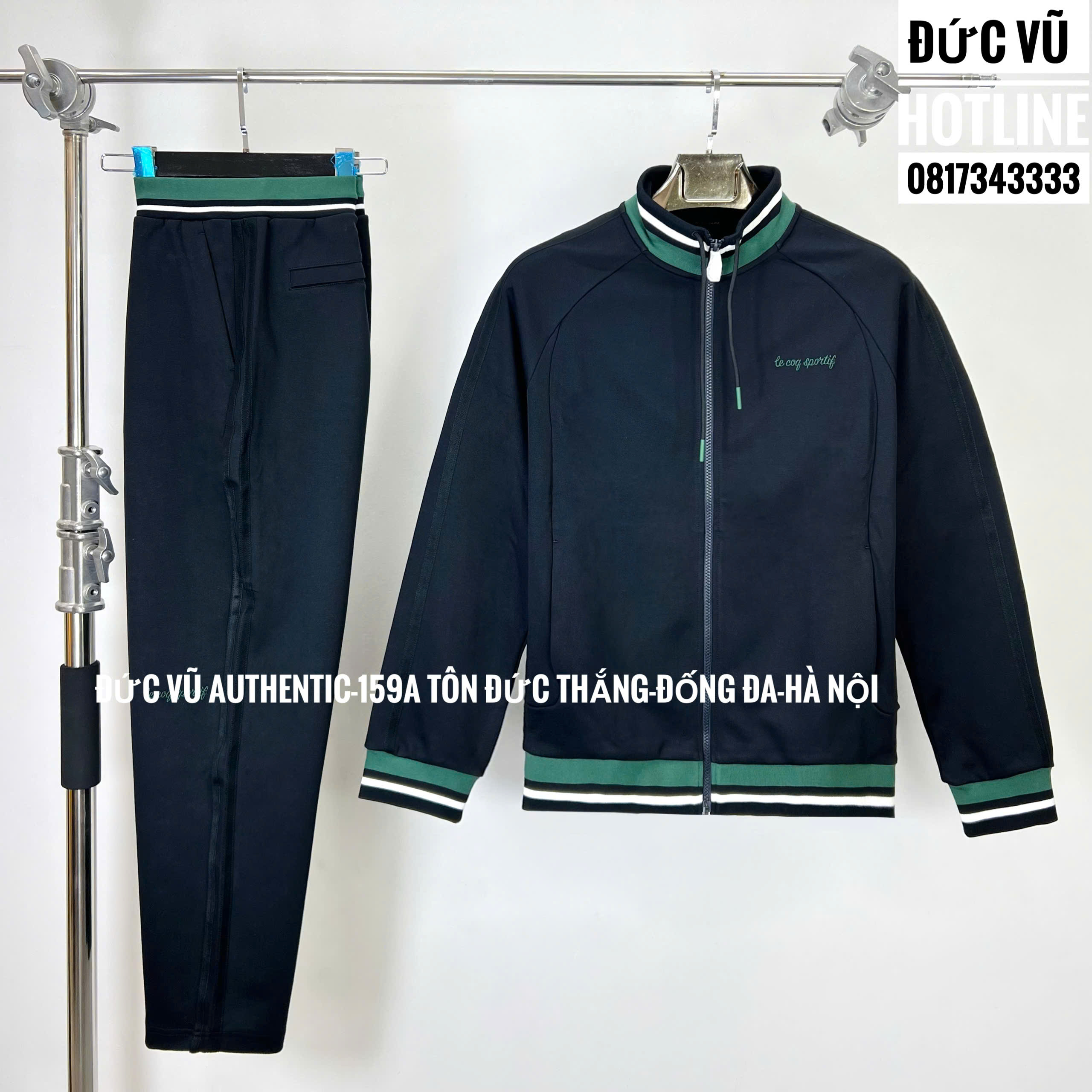 Set thể thao nam Le Coq Sportif xanh than viền xanh lá – Thiết kế cổ bo sang trọng