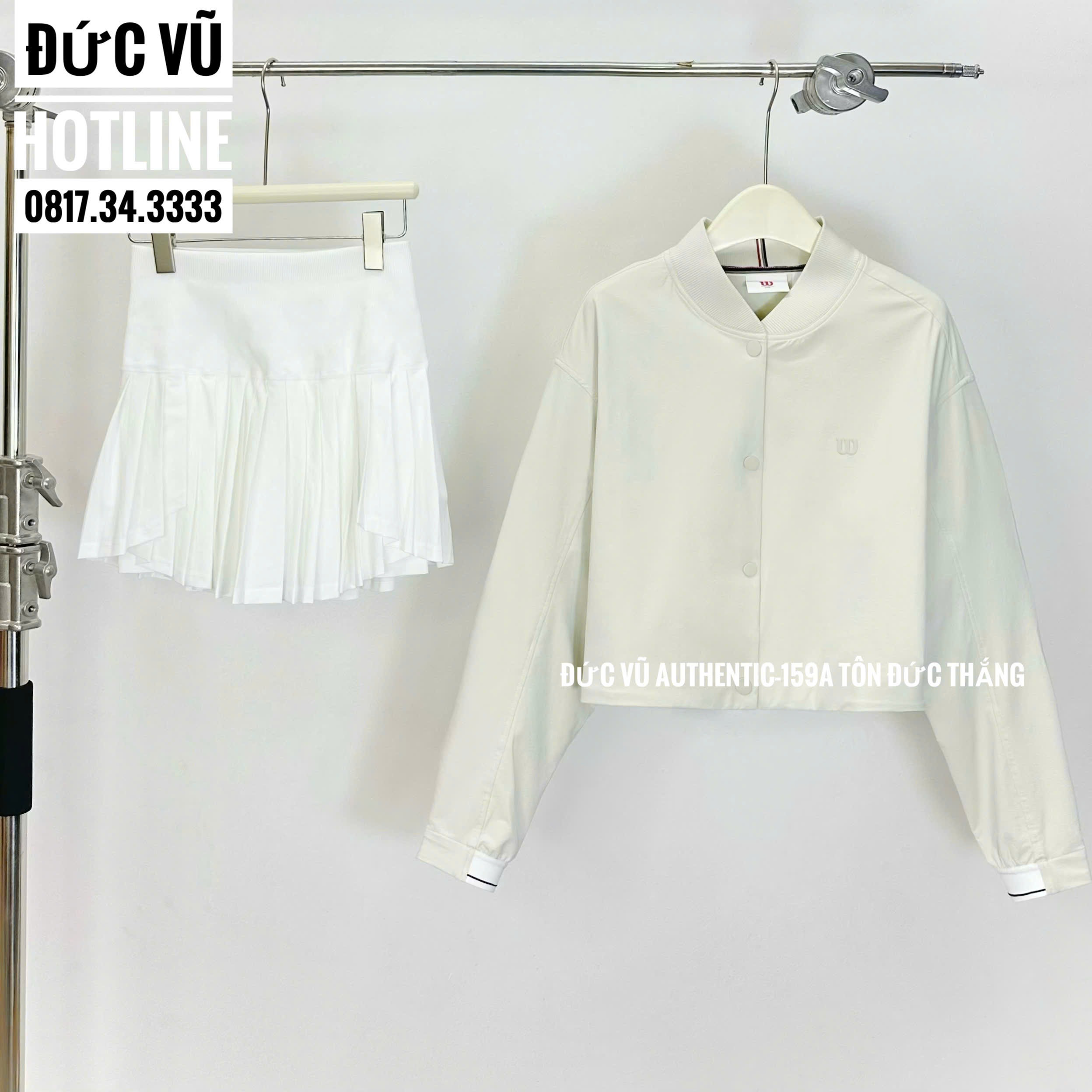 ộ outfit thể thao nữ Wilson – Áo khoác bomber trắng và chân váy tennis trắng